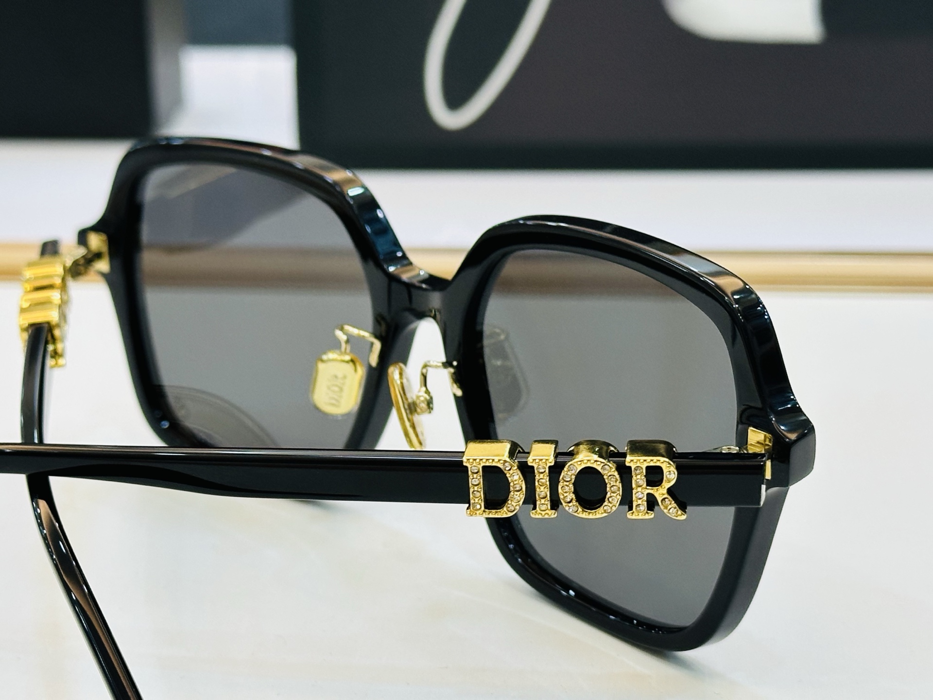 🔻🔻🔻DIO* 迪家 S1I Size：55口18-145 春夏款墨镜 😎🔆 F 搭配镜腿精致 质量上佳