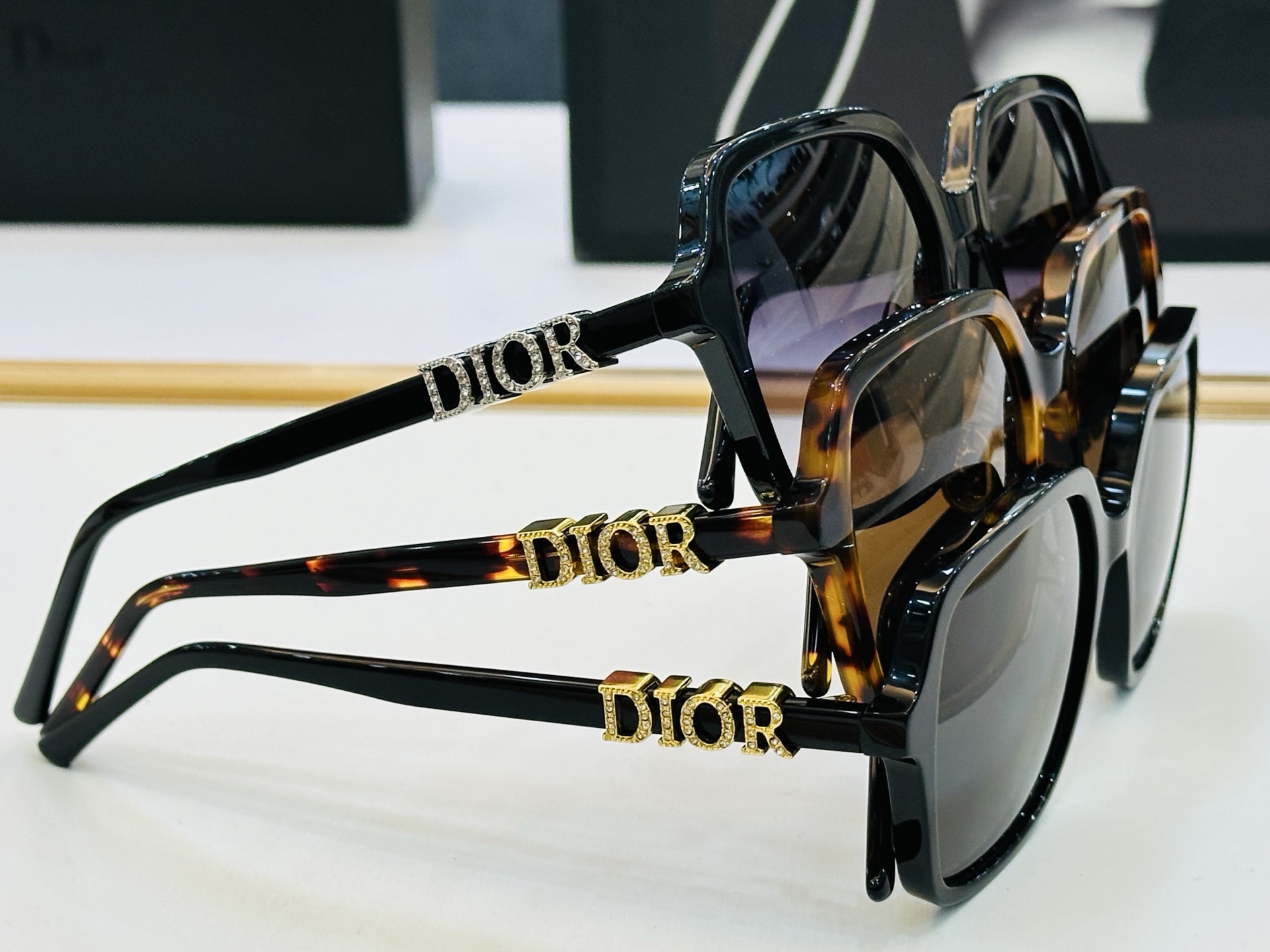 🔻🔻🔻DIO* 迪家 S1I Size：55口18-145 春夏款墨镜 😎🔆 F 搭配镜腿精致 质量上佳