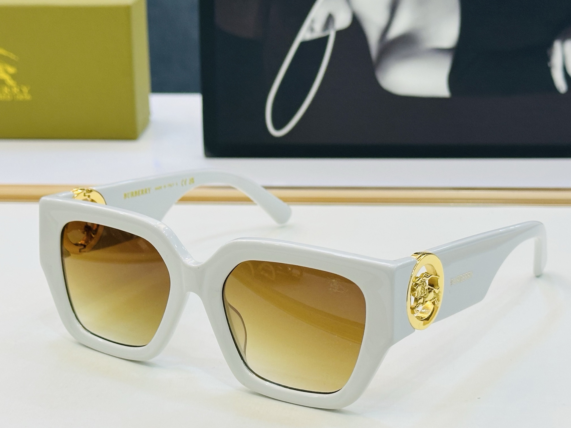 高品质✨BURBERR*✨ 巴家 B5882 Size：54口20-145 女款太阳眼镜[得意]🌲🌲 b