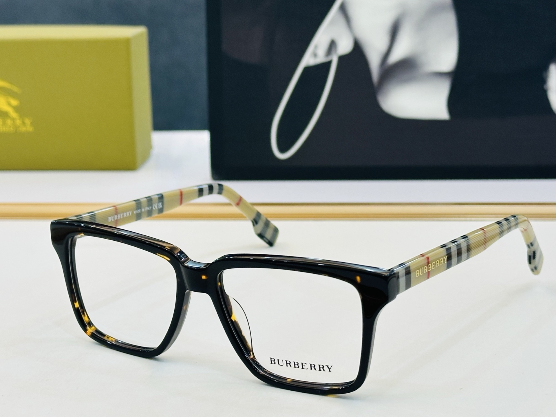 新款 BURBERR*🔻巴家 BE2476 百搭镜架Size：52口19-145 高品质 到货 🌲🌲🌲Z