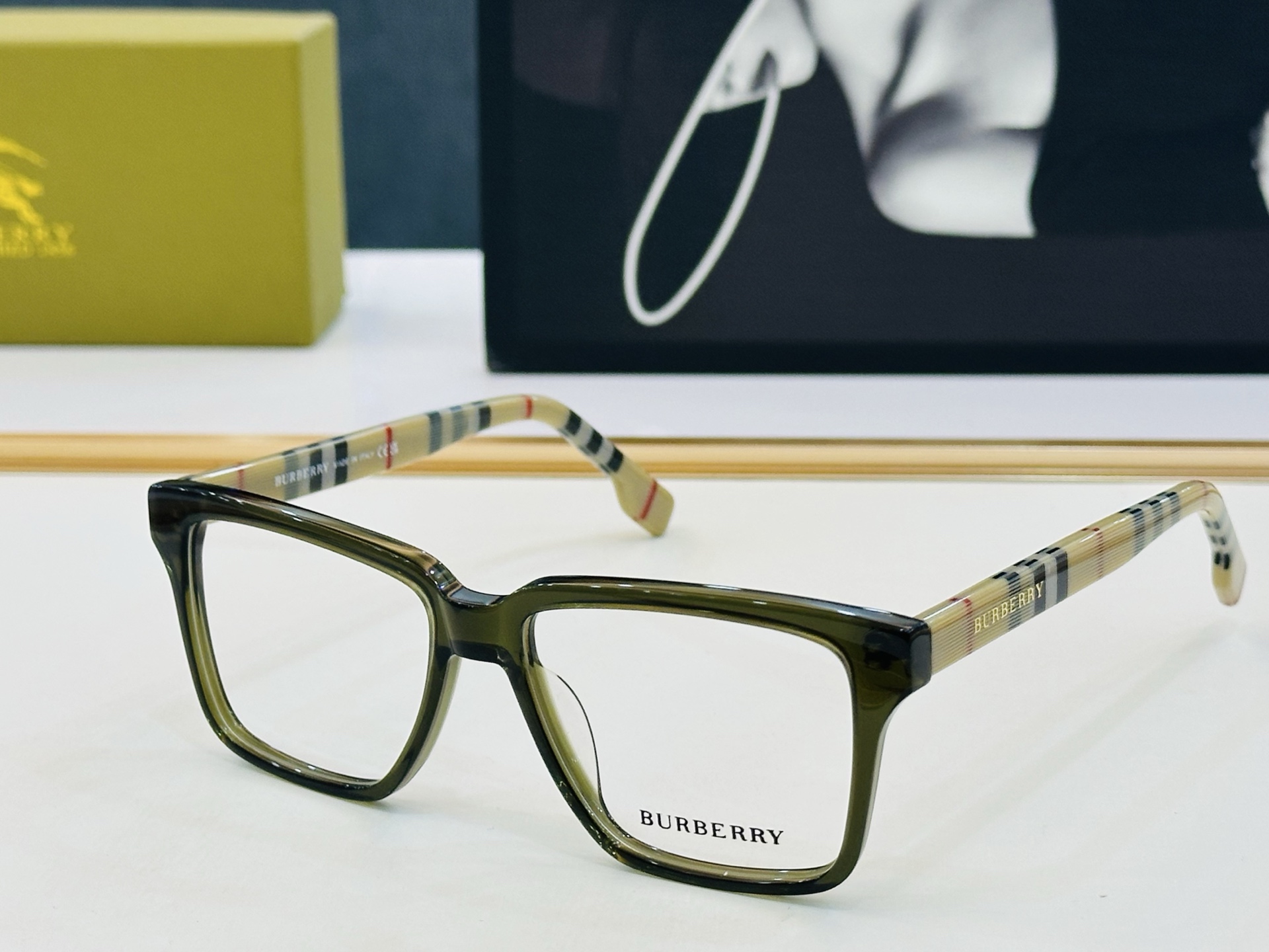 新款 BURBERR*🔻巴家 BE2476 百搭镜架Size：52口19-145 高品质 到货 🌲🌲🌲Z