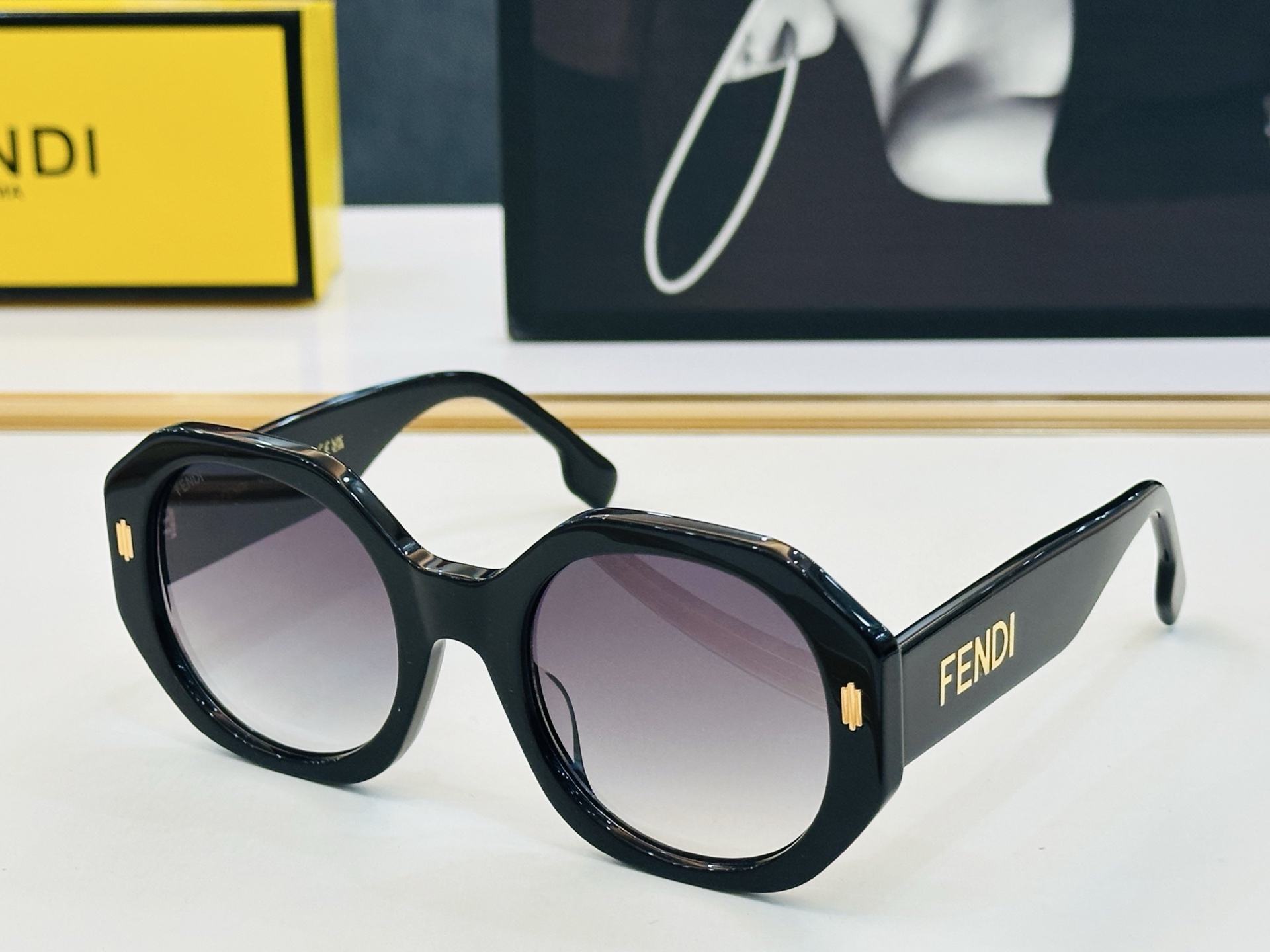 。新款FEND* FE40045 Size：54口23-145 🎁芬家 😀👏时尚经典 D太阳镜