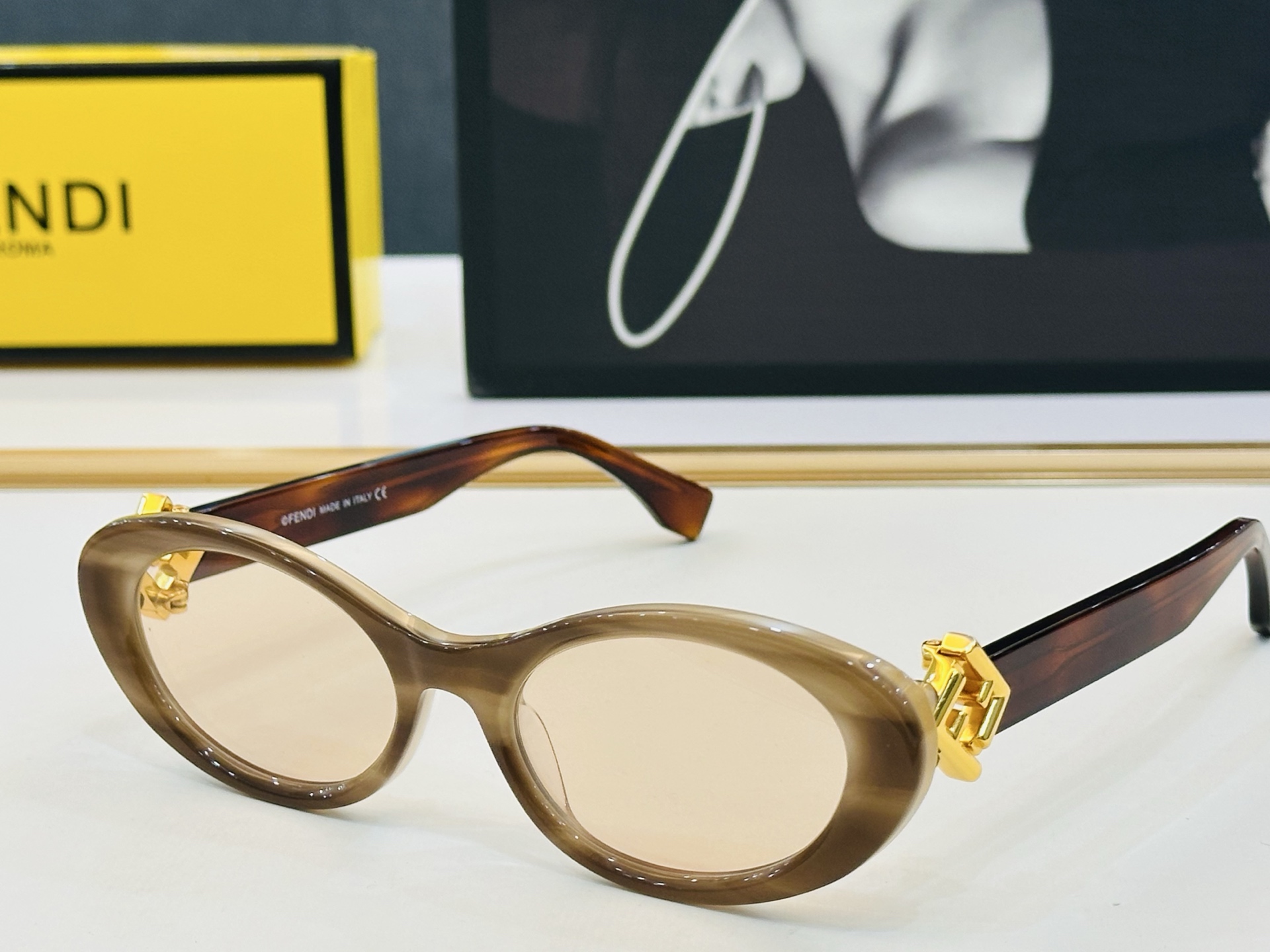 。新款FEND* FE40140U Size：55口20-140 🎁芬家 😀👏时尚经典 F太阳镜