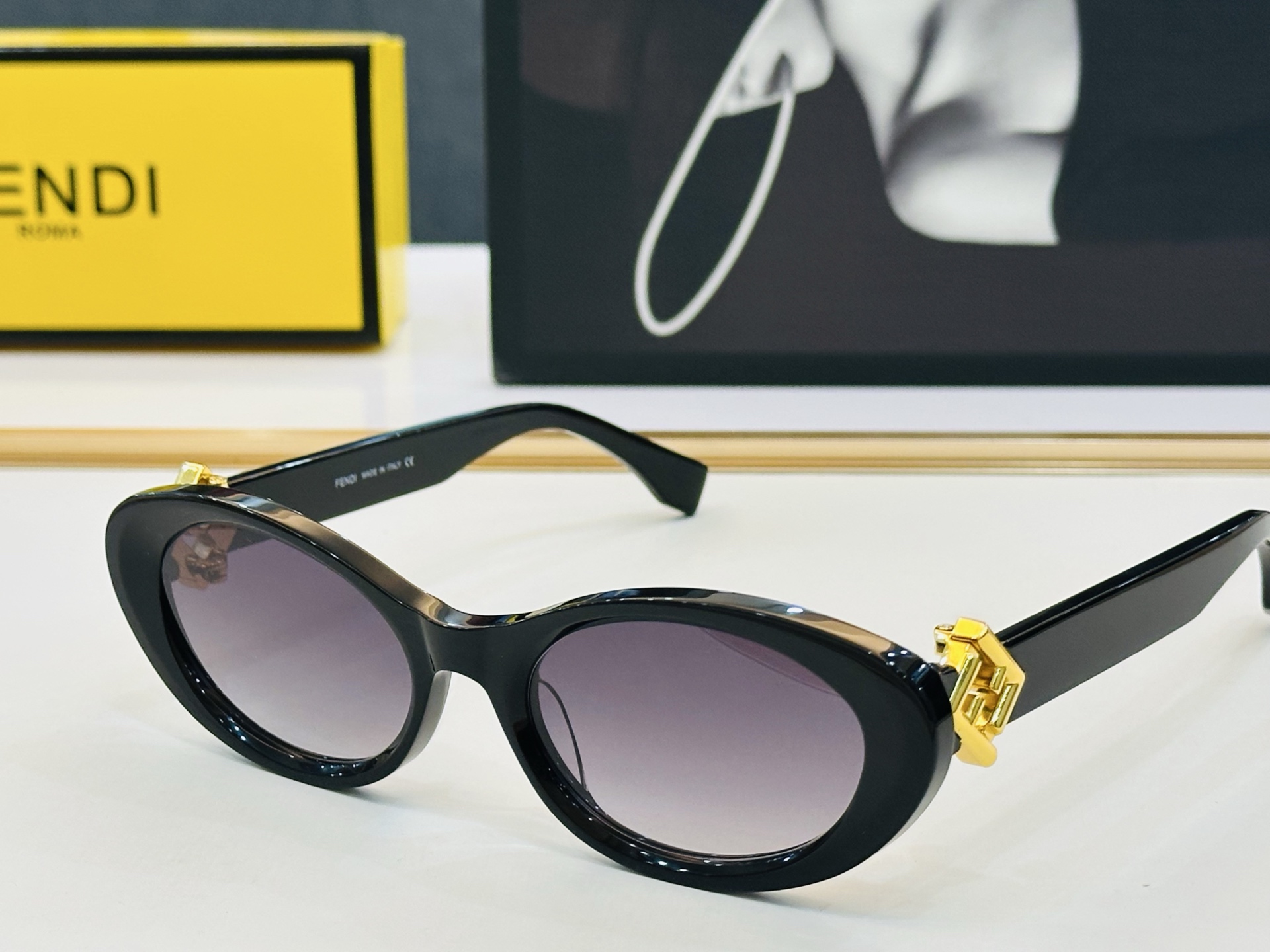 。新款FEND* FE40140U Size：55口20-140 🎁芬家 😀👏时尚经典 F太阳镜