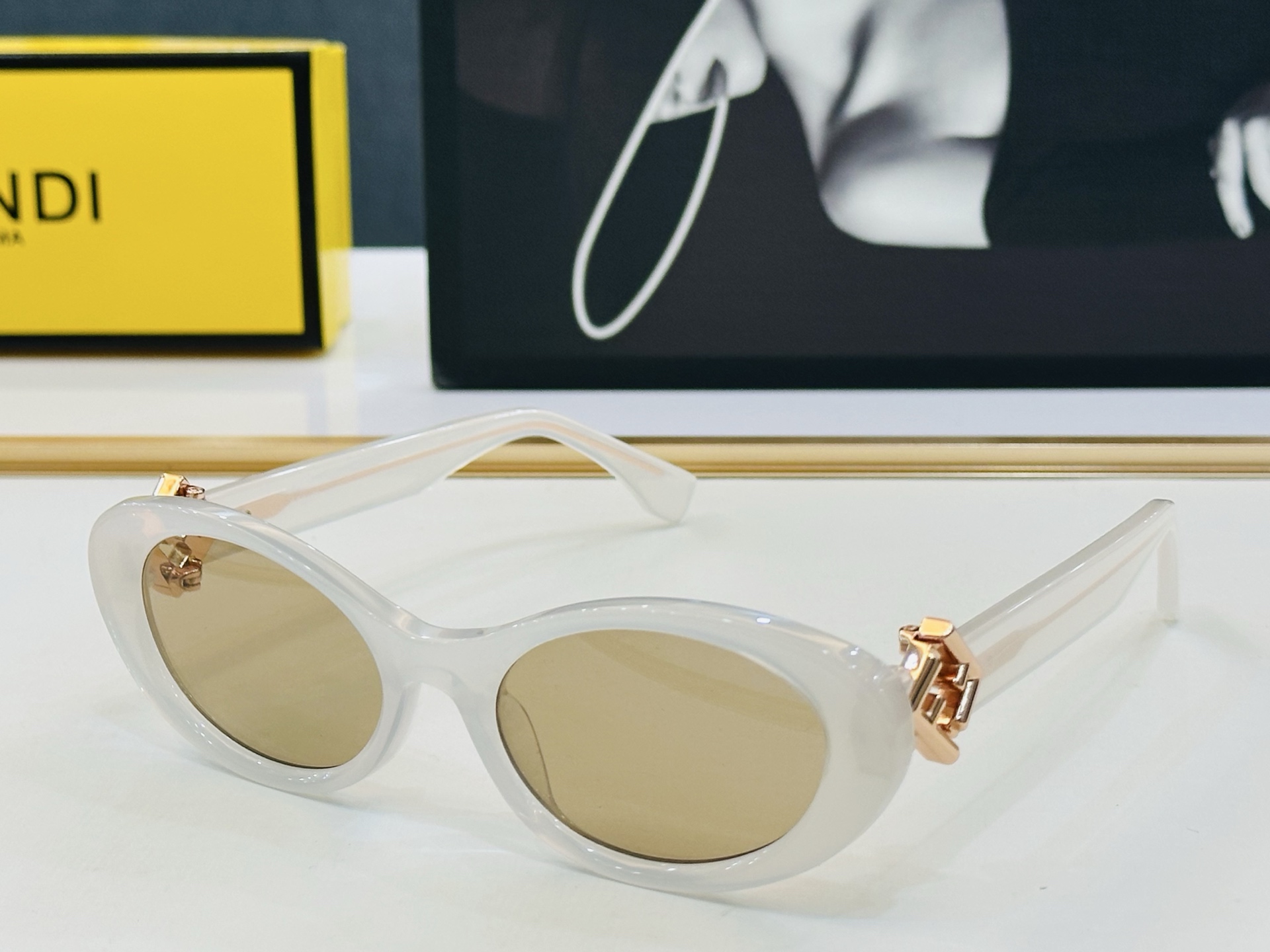 。新款FEND* FE40140U Size：55口20-140 🎁芬家 😀👏时尚经典 F太阳镜