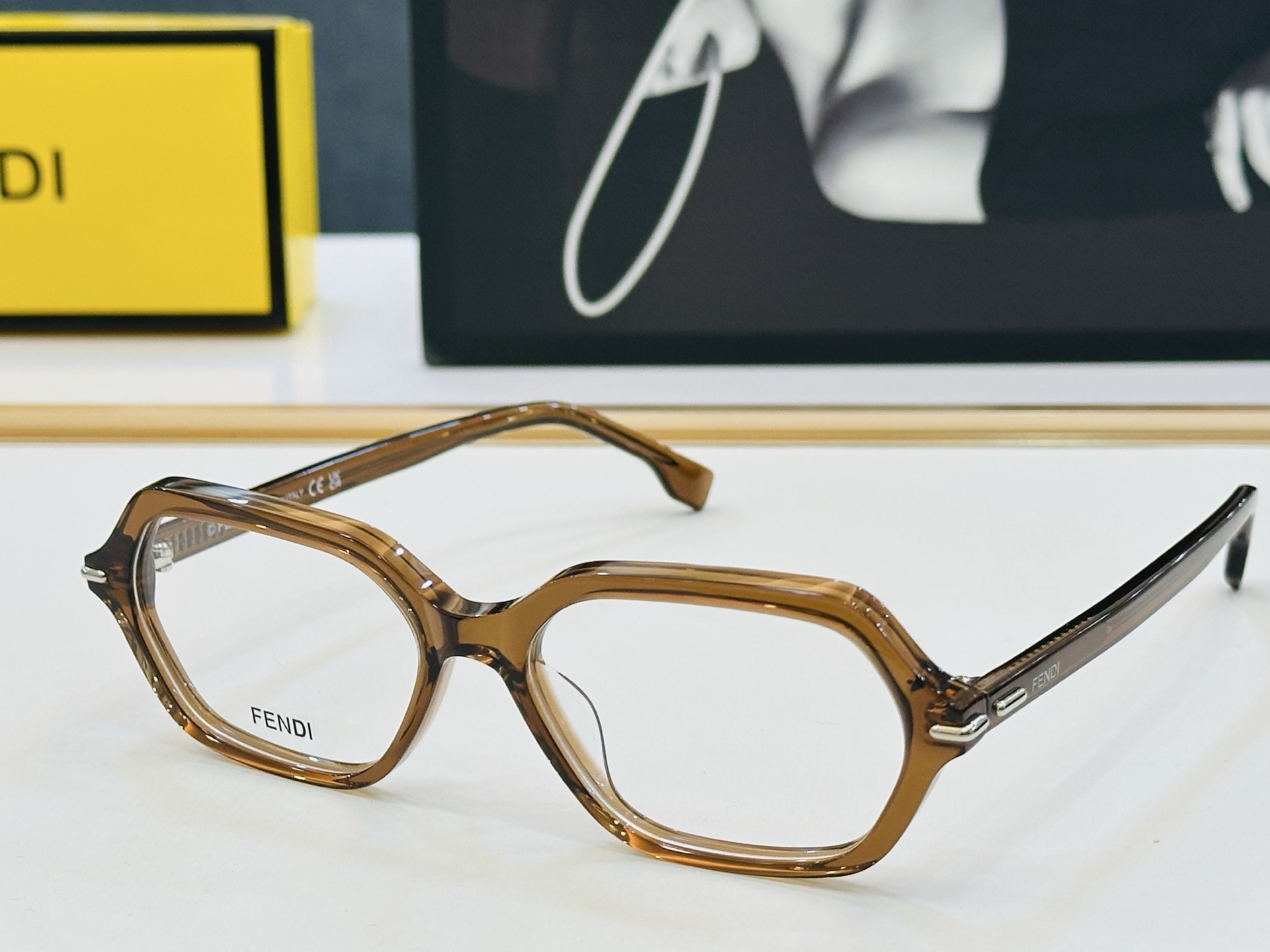 。新款FEND* FE50125 Size：54口14-140 🎁芬家 😀👏时尚经典 wen太阳镜