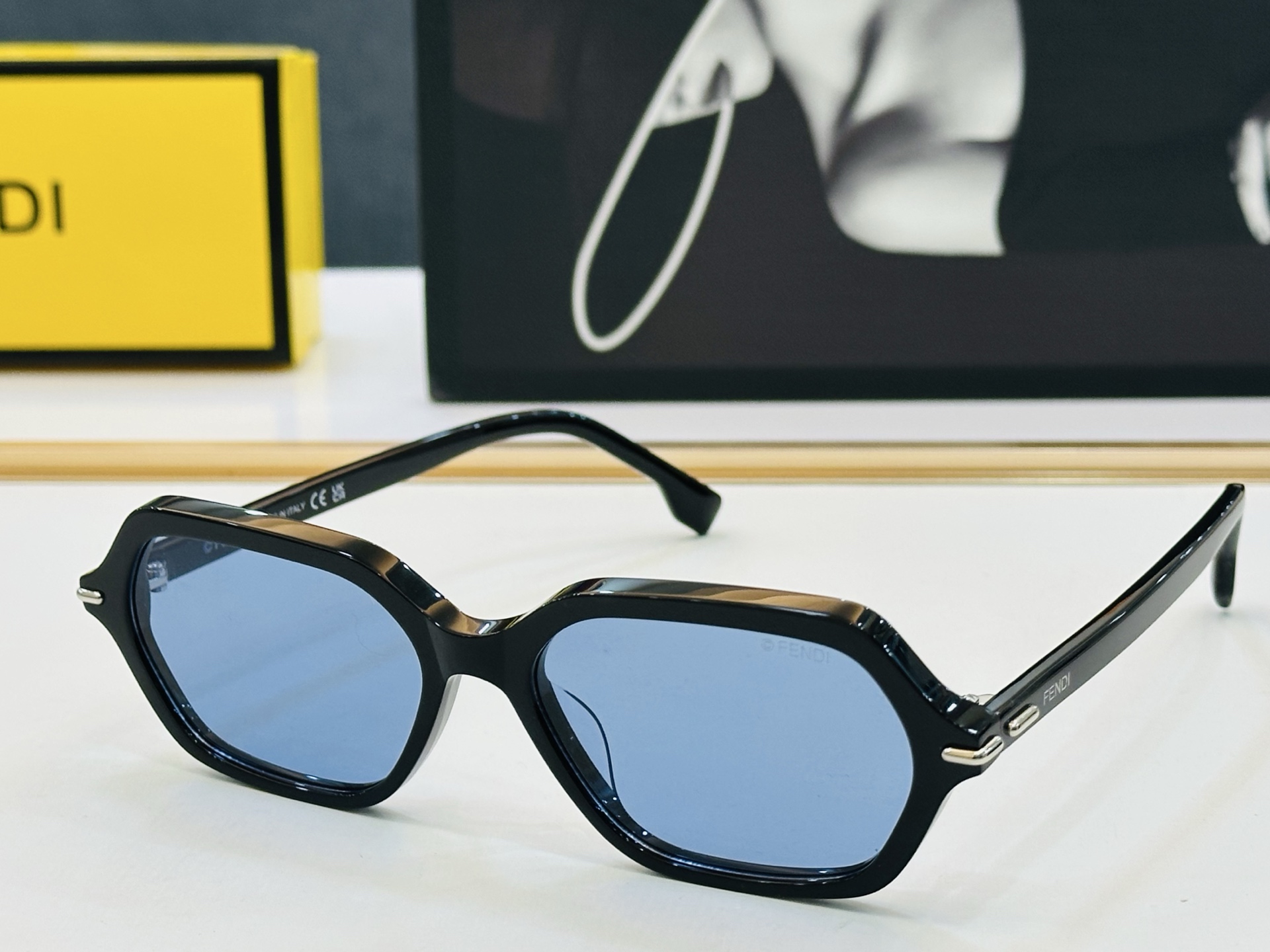 。新款FEND* FE50125 Size：54口14-140 🎁芬家 😀👏时尚经典 wen太阳镜