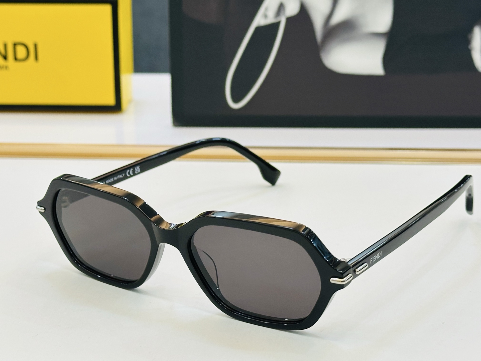 。新款FEND* FE50125 Size：54口14-140 🎁芬家 😀👏时尚经典 wen太阳镜