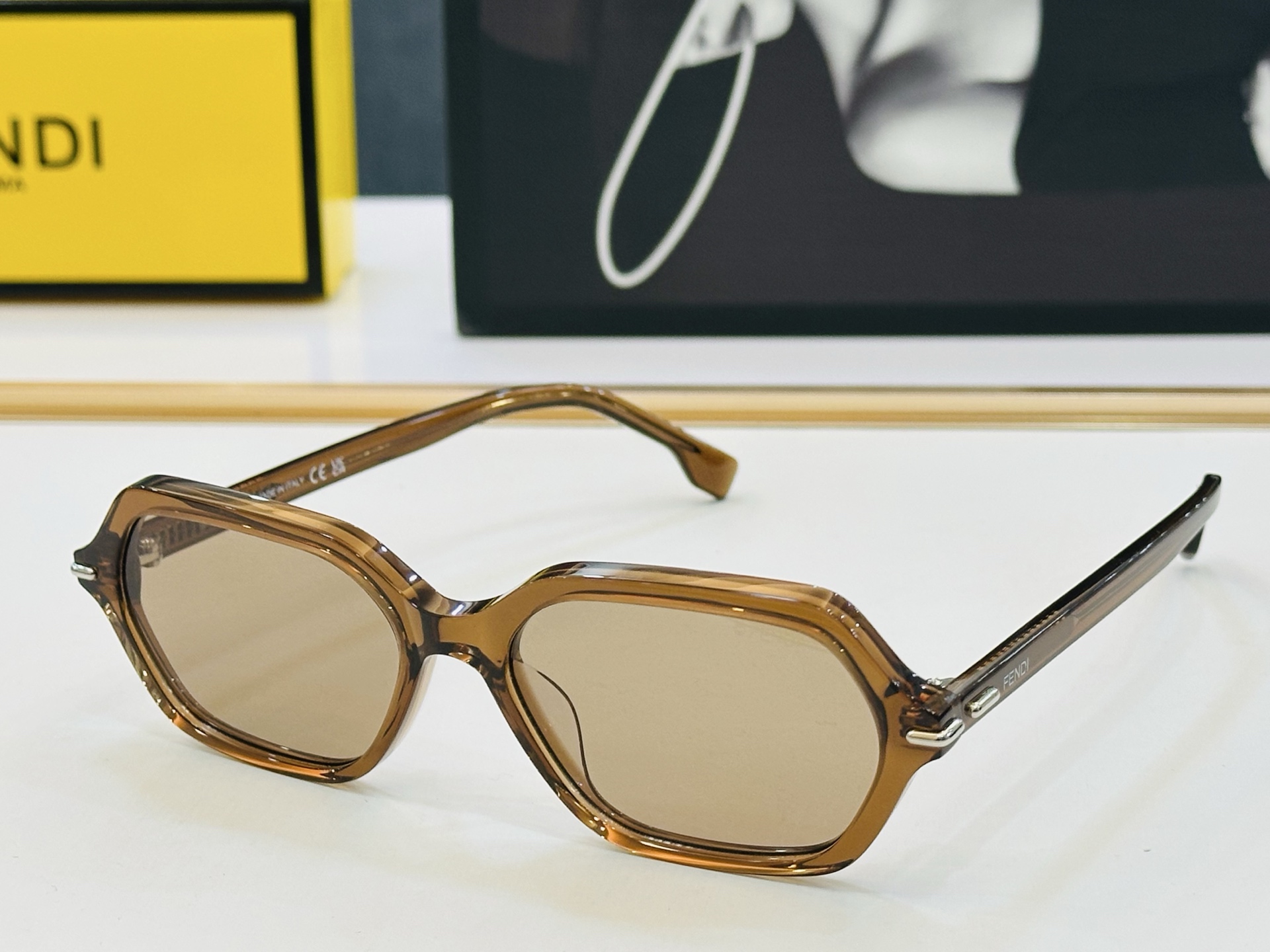 。新款FEND* FE50125 Size：54口14-140 🎁芬家 😀👏时尚经典 wen太阳镜