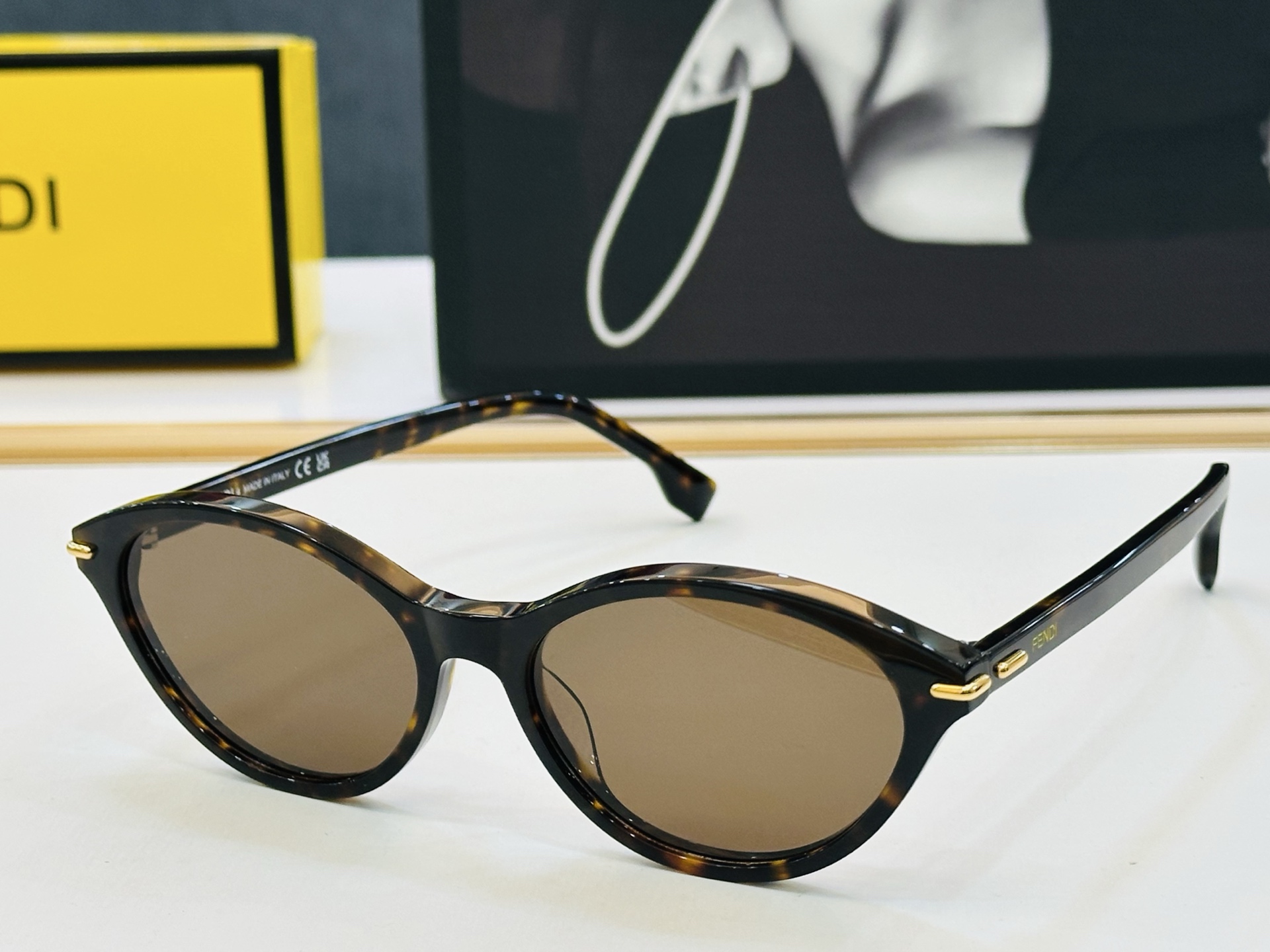 。新款FEND* FE50126 Size：53口16-140 🎁芬家 😀👏时尚经典 wen太阳镜