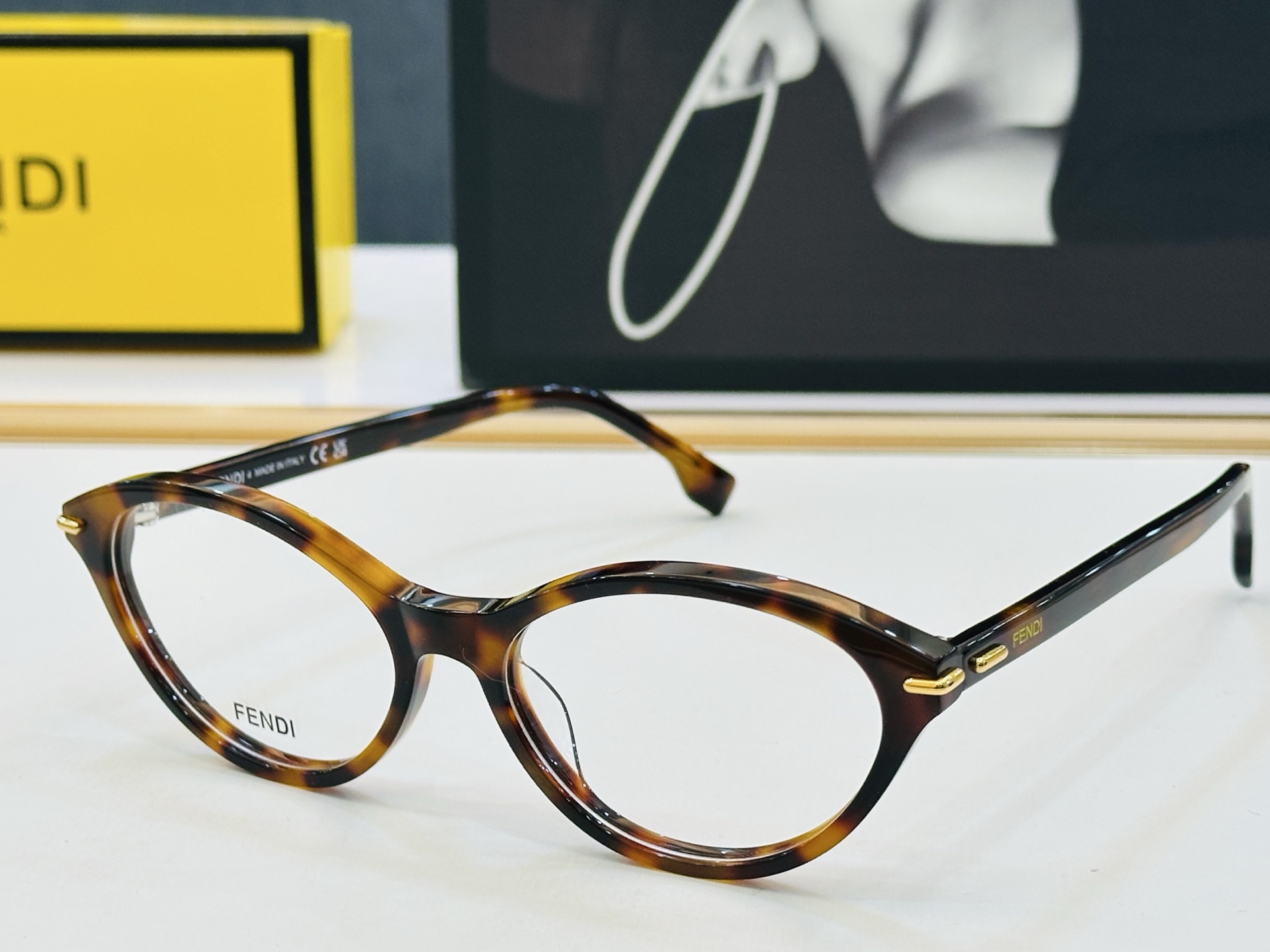 。新款FEND* FE50126 Size：53口16-140 🎁芬家 😀👏时尚经典 wen太阳镜