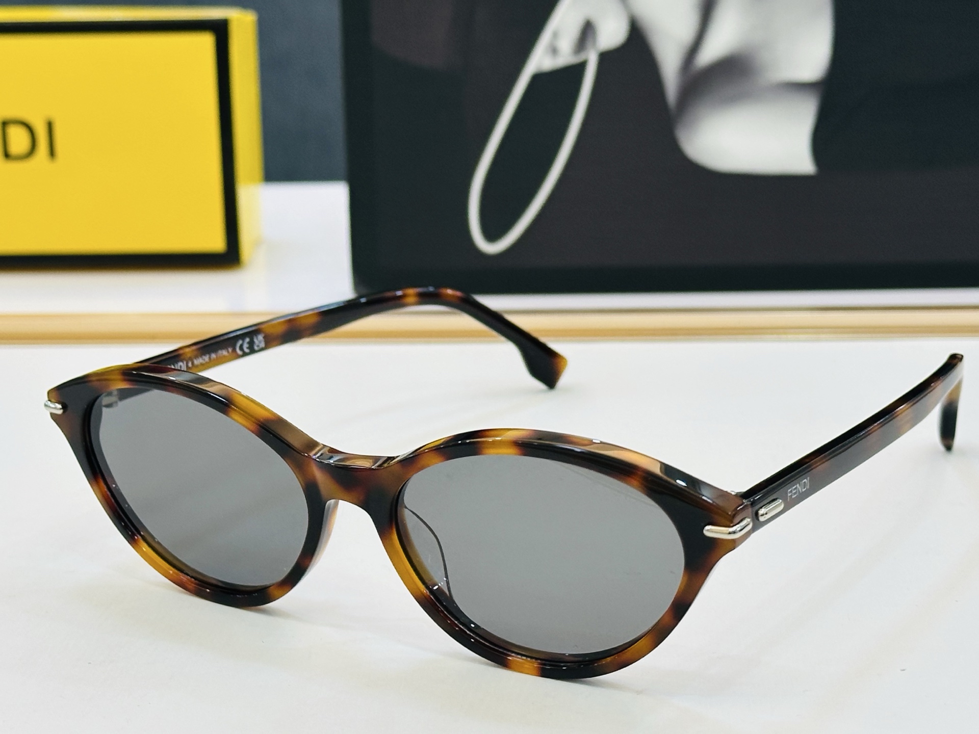 。新款FEND* FE50126 Size：53口16-140 🎁芬家 😀👏时尚经典 wen太阳镜