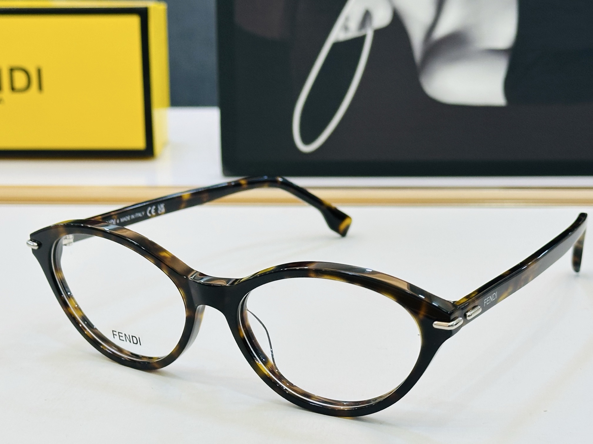 。新款FEND* FE50126 Size：53口16-140 🎁芬家 😀👏时尚经典 wen太阳镜