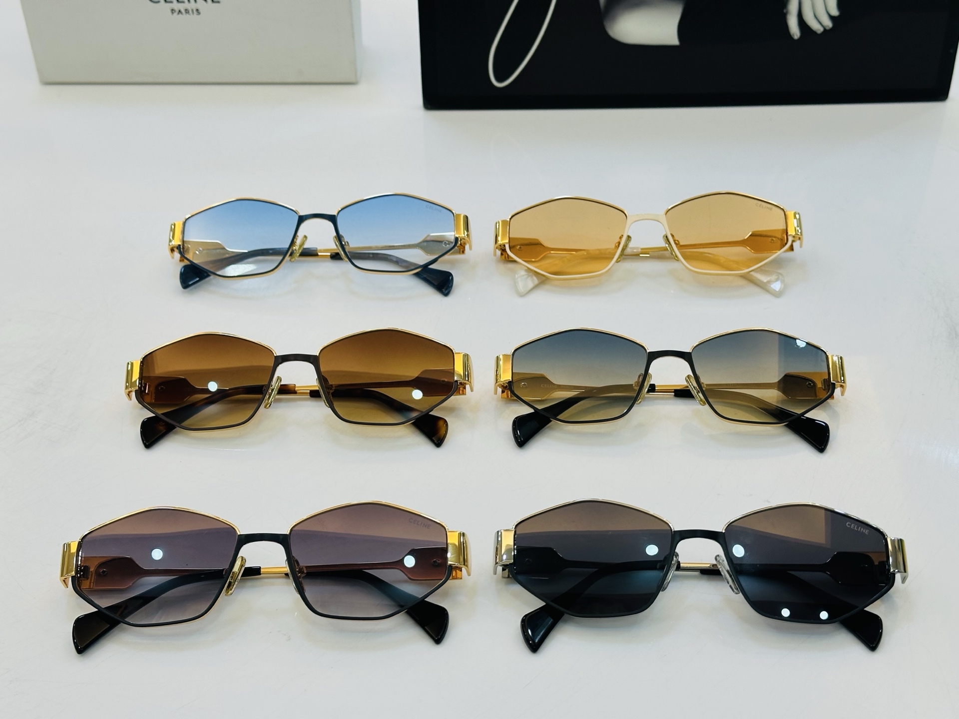 【CELINE】赛琳 CL1577LU Size：57口17-145 一直热销的款式 欧美风 光泽度好 