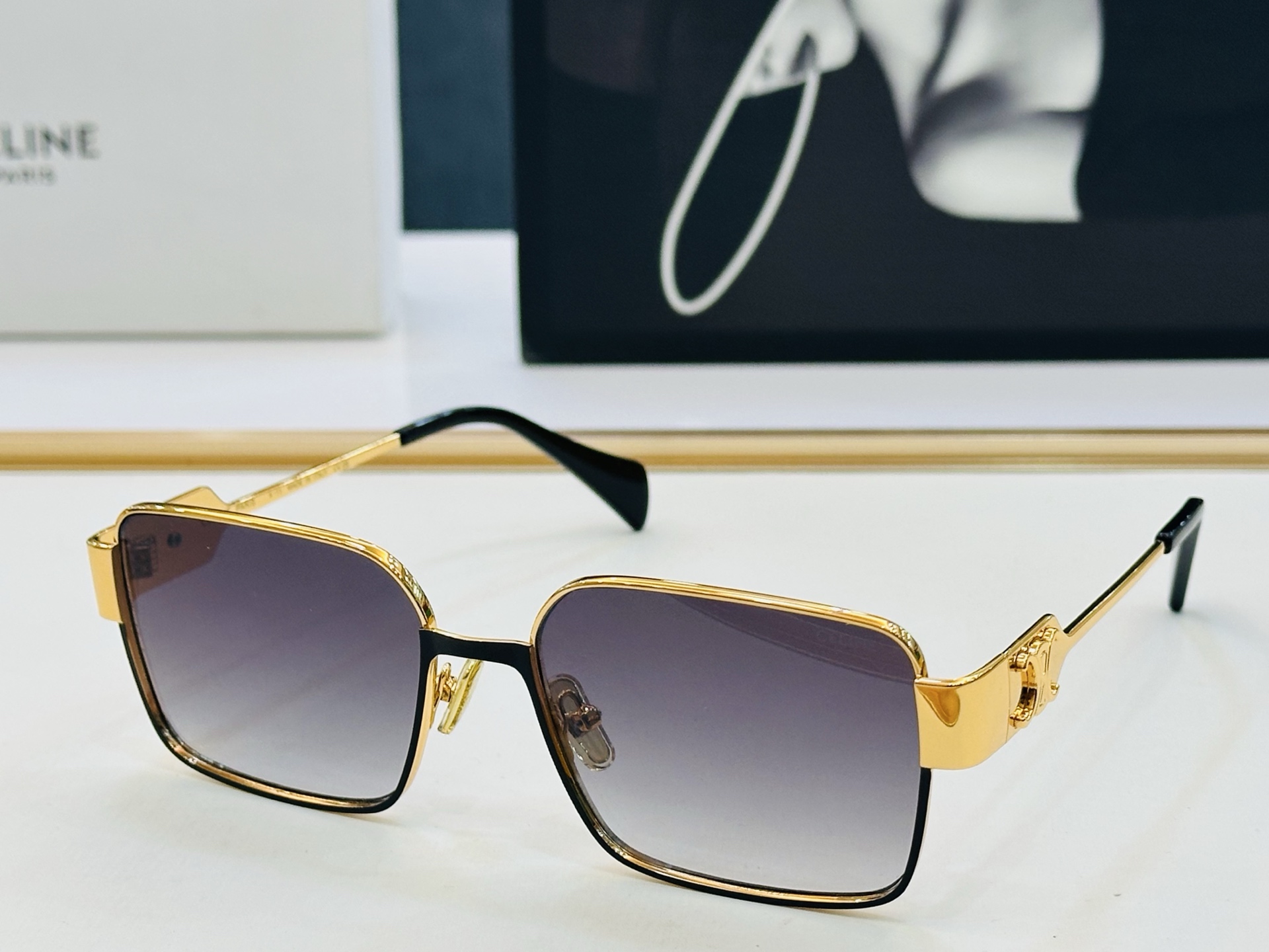 【CELINE】赛琳 CL1576LU Size：57口17-145 一直热销的款式 欧美风 光泽度好 