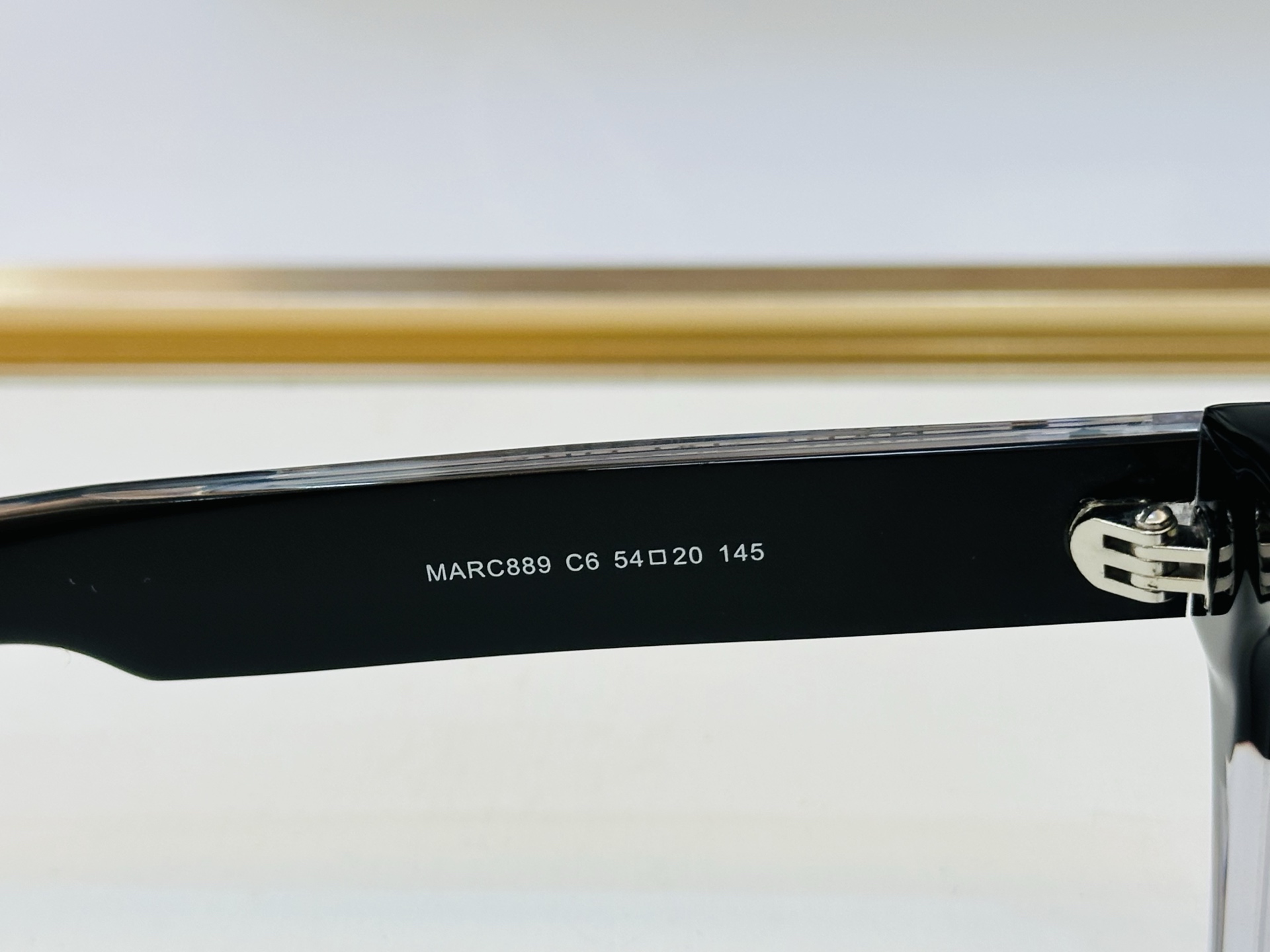 Marc jacobs 马杰家 MJ889 Size：54口20-145 采用今年流行的板材 Z完美设计