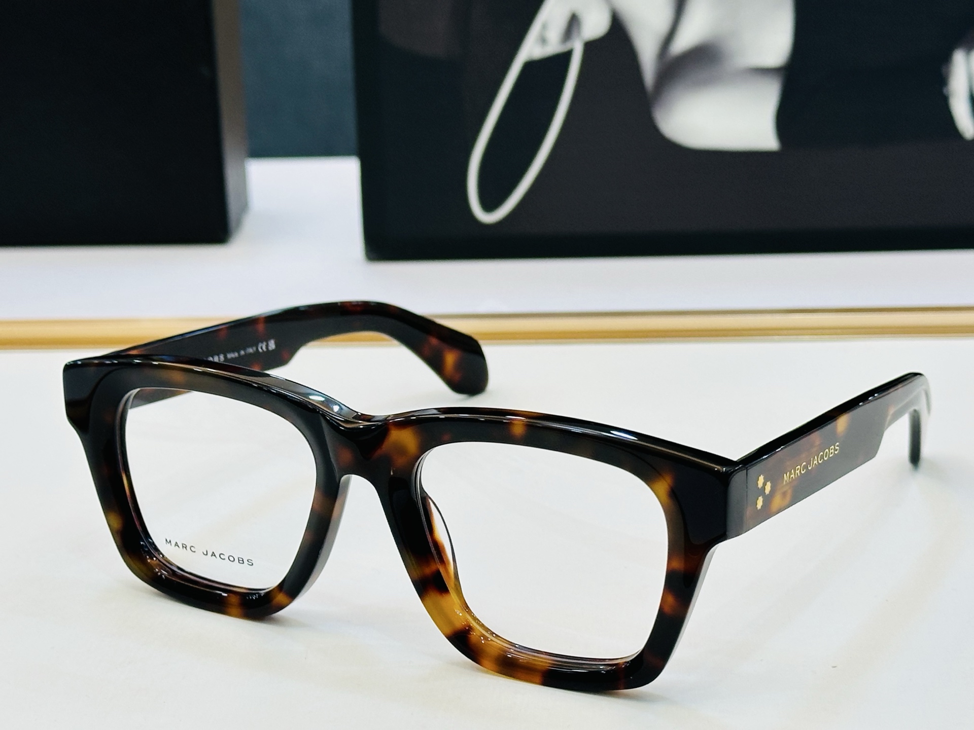 Marc jacobs 马杰家 MJ889 Size：54口20-145 采用今年流行的板材 Z完美设计