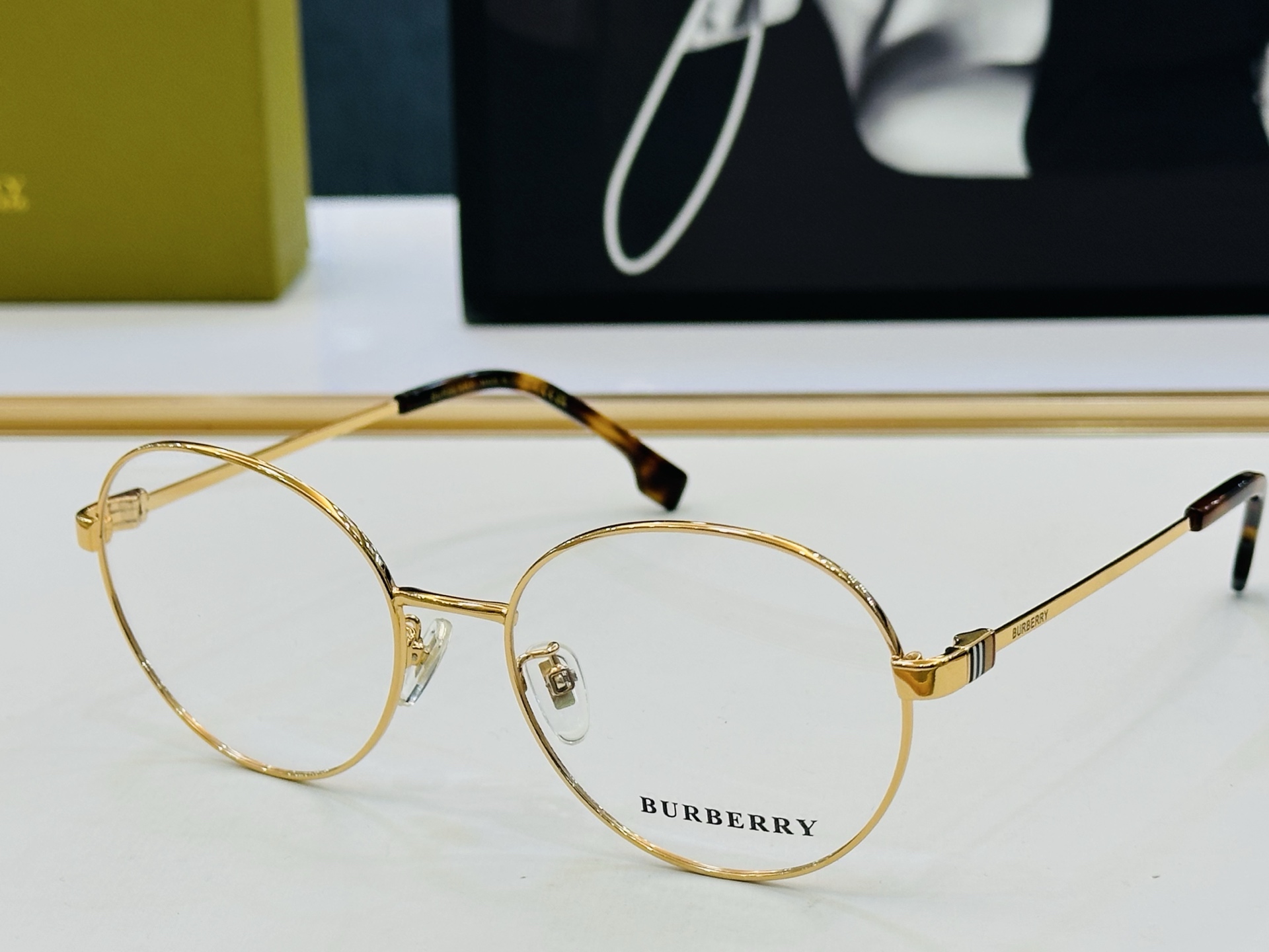 新款 BURBERR*🔻巴家 BE1384 百搭镜架Size：56口18-145 高品质 到货 XL🌲🌲