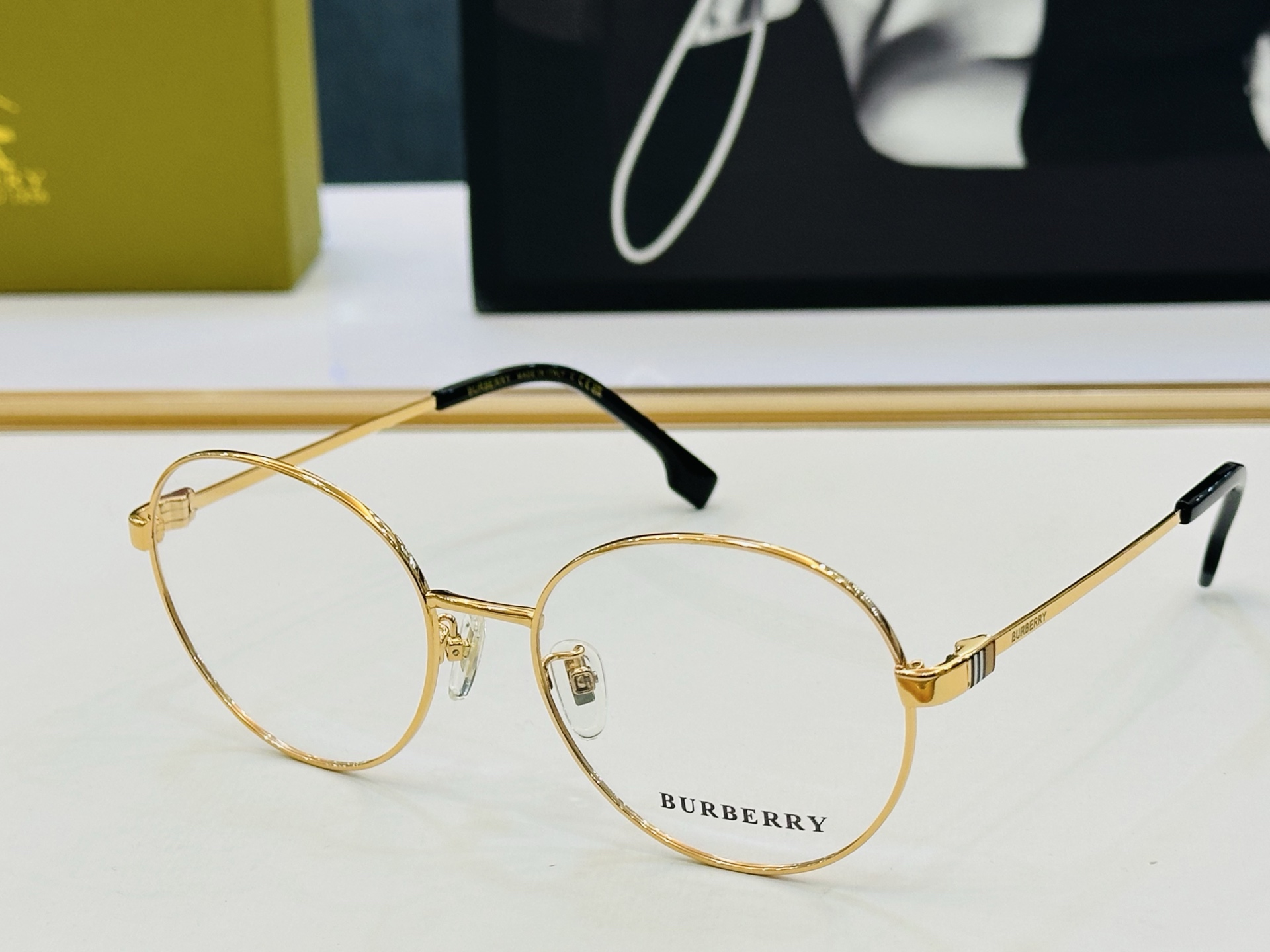 新款 BURBERR*🔻巴家 BE1384 百搭镜架Size：56口18-145 高品质 到货 XL🌲🌲