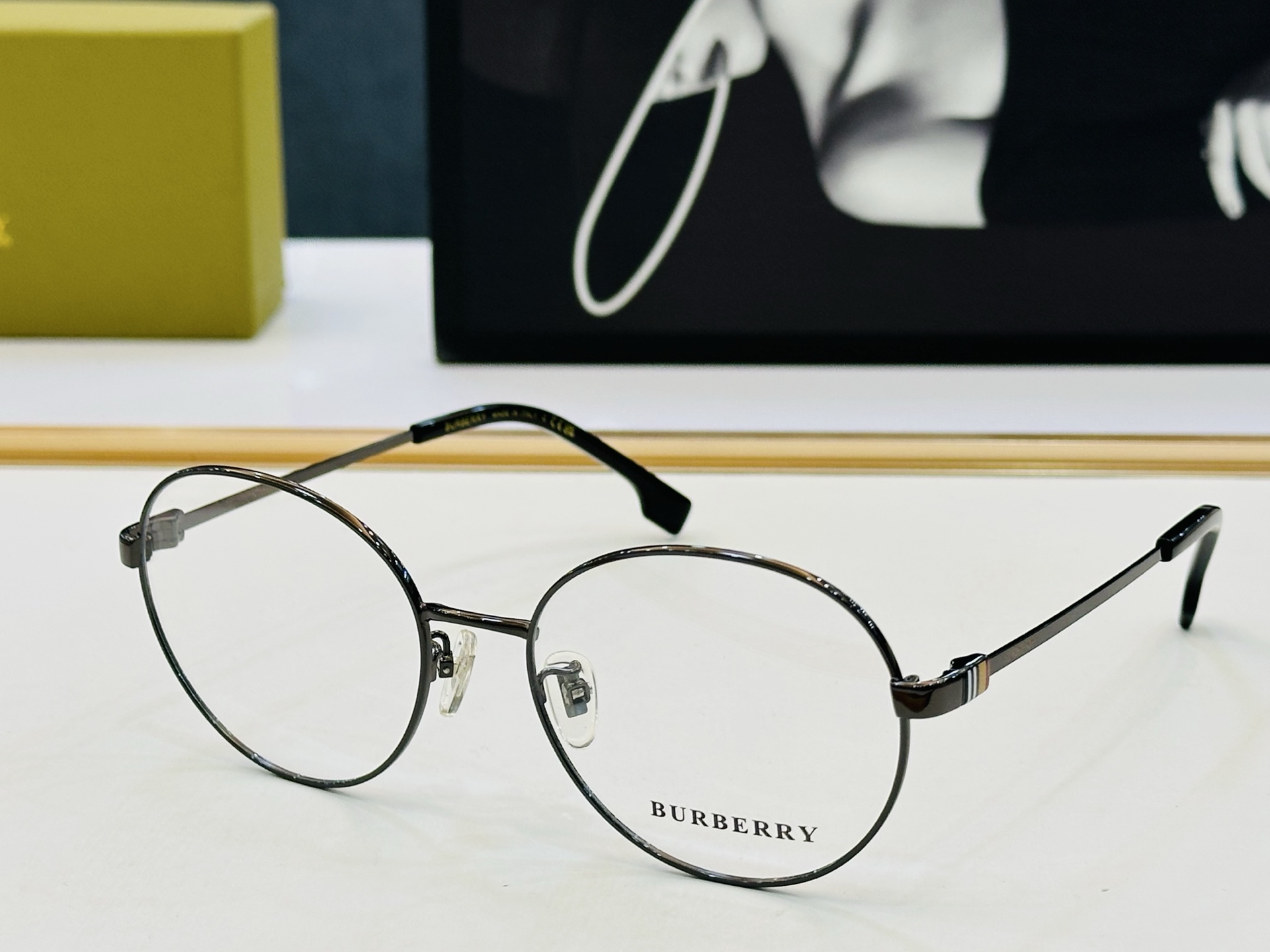 新款 BURBERR*🔻巴家 BE1384 百搭镜架Size：56口18-145 高品质 到货 XL🌲🌲