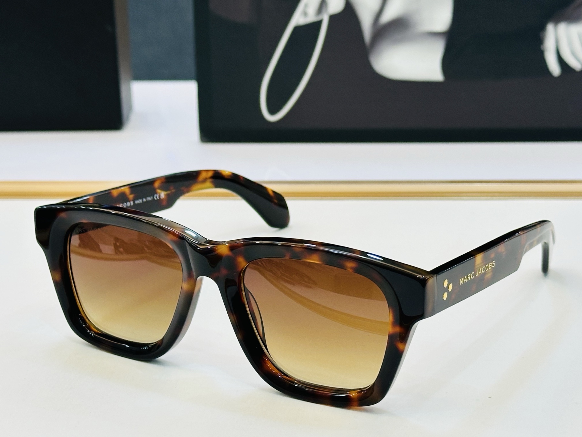 Marc jacobs 马杰家 MJ889 Size：54口20-145 采用今年流行的板材 Z完美设计