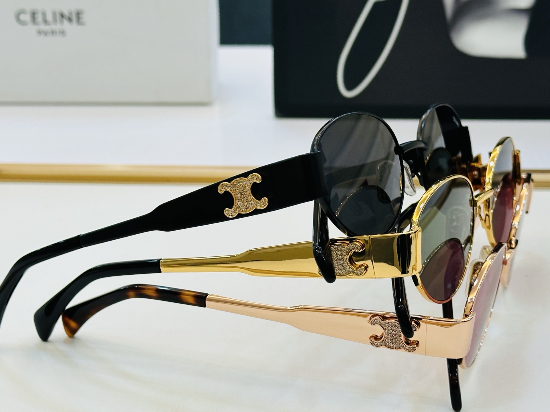 【CELINE】赛琳 CL40235U Size：56口19-145 一直热销的款式 欧美风 光泽度好 