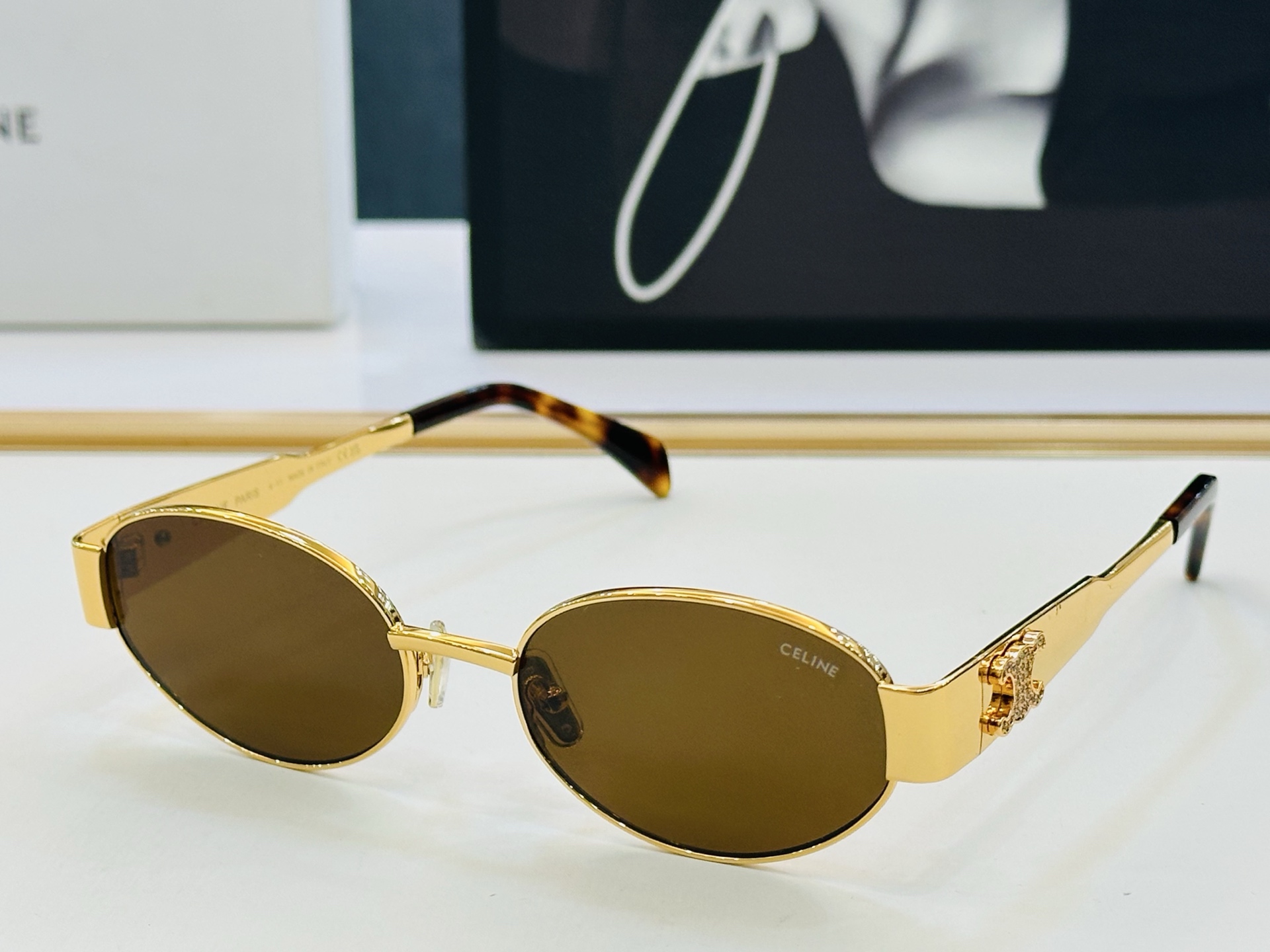 【CELINE】赛琳 CL40235U Size：56口19-145 一直热销的款式 欧美风 光泽度好 