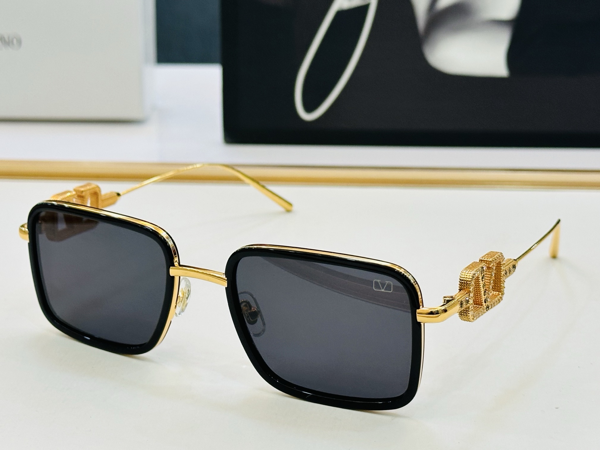 新款VALENYIN* 华伦天奴 VLS1742 Size：56口17-145 🔝🔝采用时下最流行片色😍