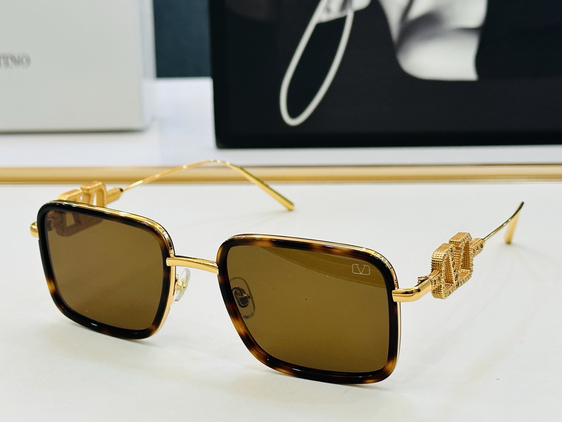 新款VALENYIN* 华伦天奴 VLS1742 Size：56口17-145 🔝🔝采用时下最流行片色😍