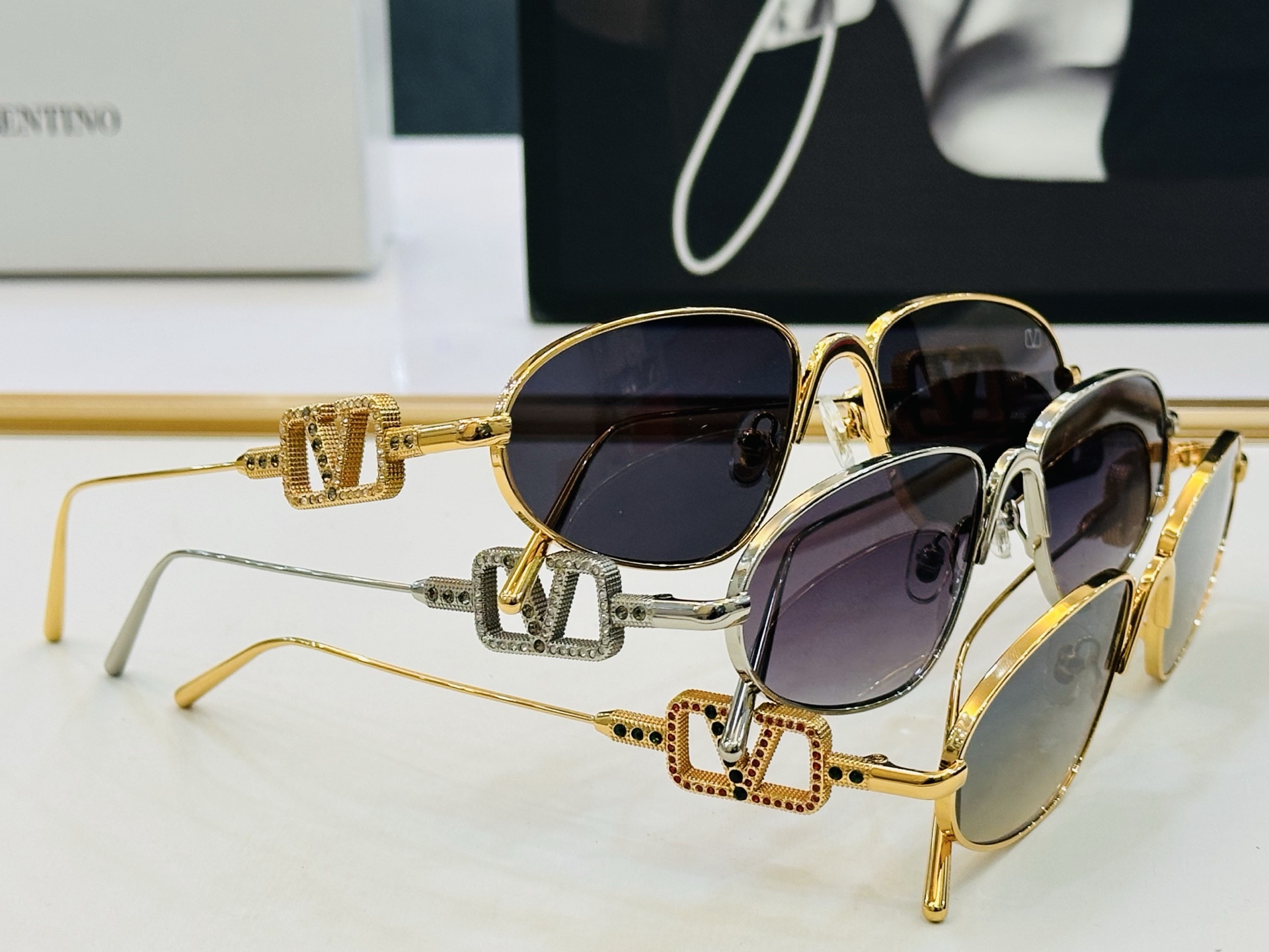 新款VALENYIN* 华伦天奴 VLS1743L Size：57口17-145 🔝🔝采用时下最流行片色