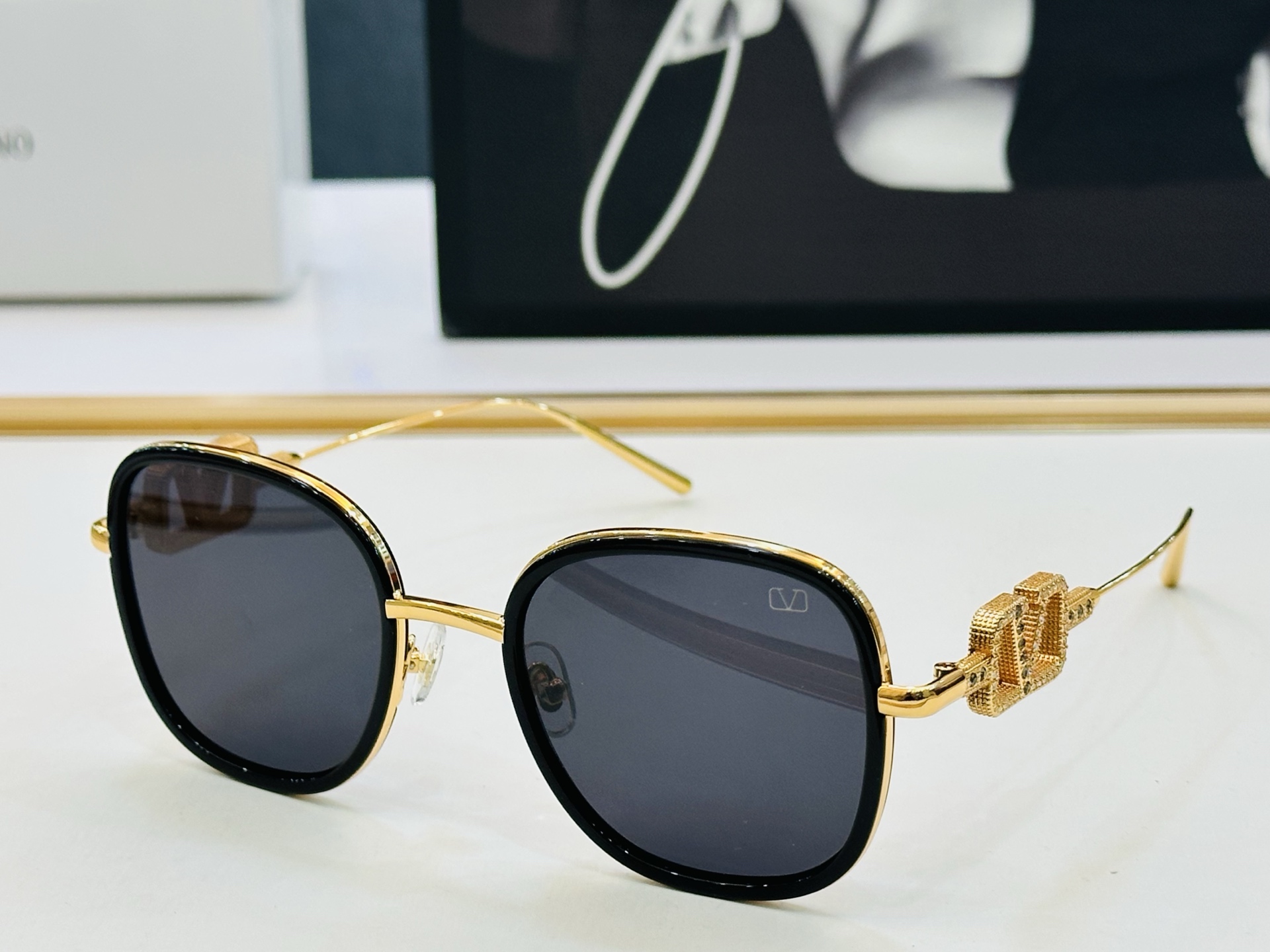 新款VALENYIN* 华伦天奴 VLS1745 Size：58口18-145 🔝🔝采用时下最流行片色😍