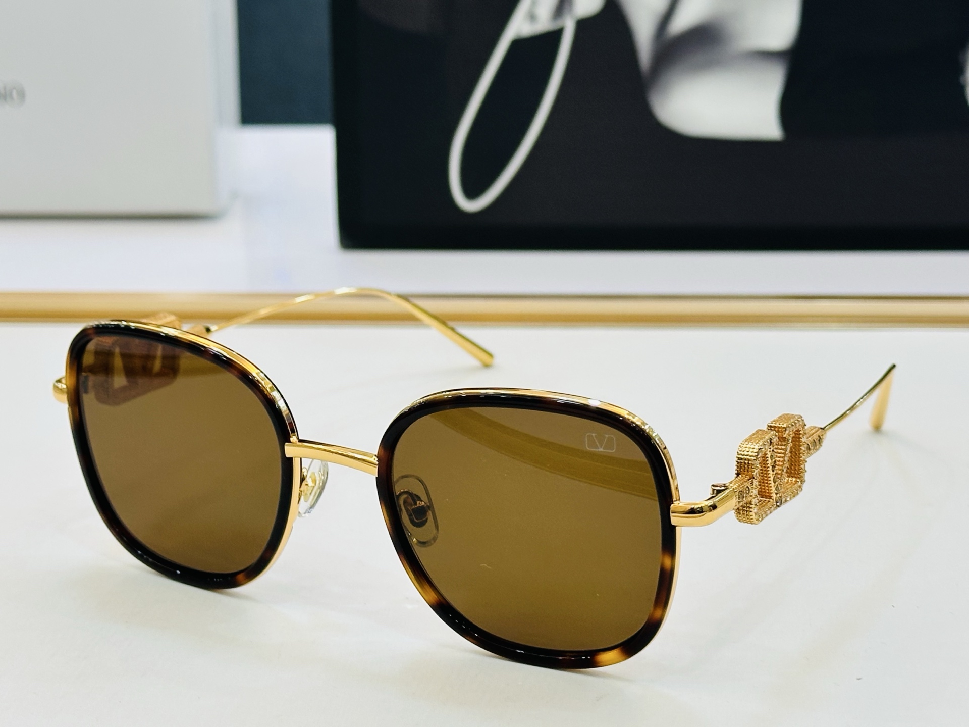 新款VALENYIN* 华伦天奴 VLS1745 Size：58口18-145 🔝🔝采用时下最流行片色😍