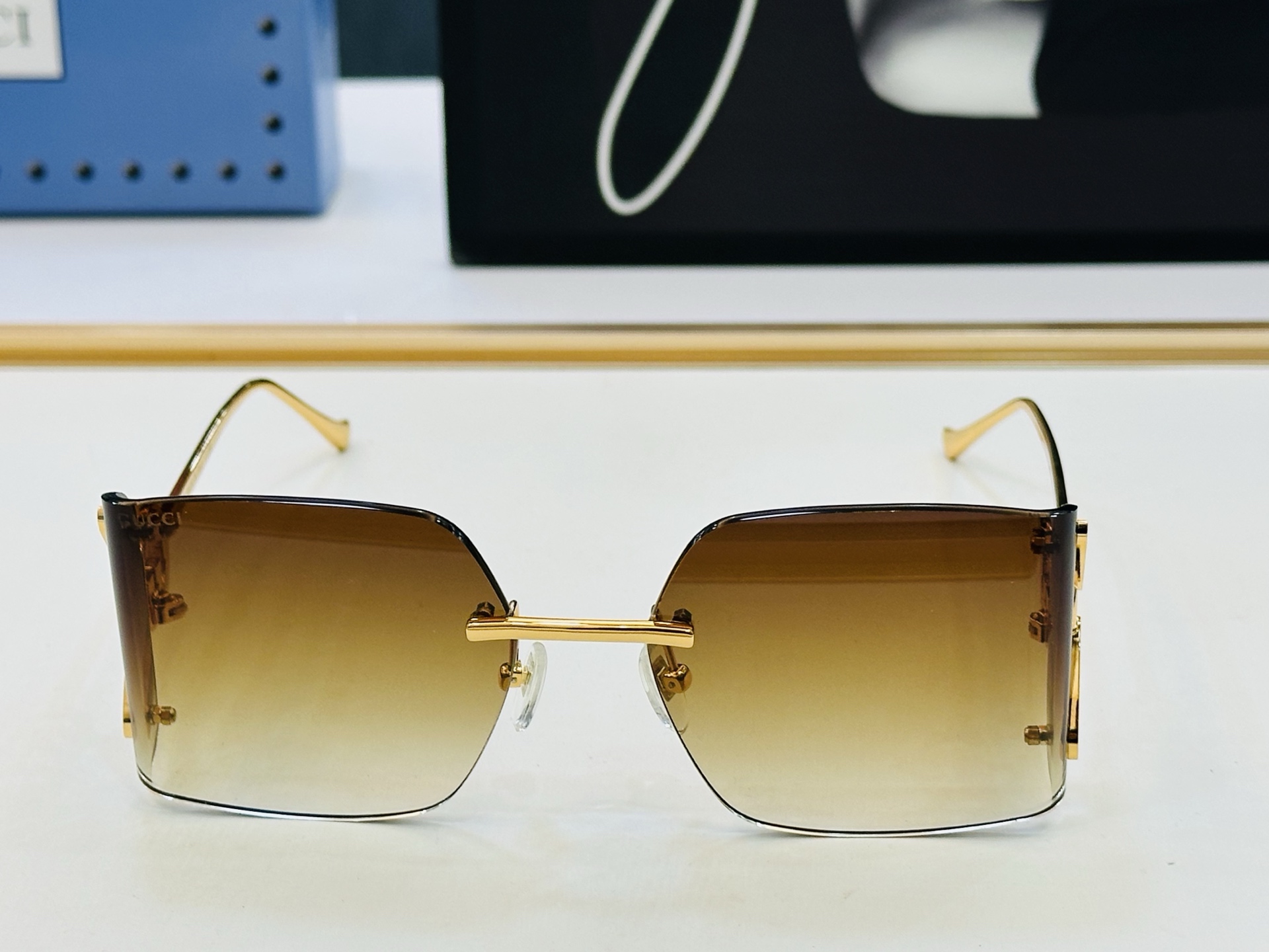 GUCC* 古家 GG1671L 🐝🐝系列 Size：60口18-132 🍁🍁K 超绝品质 太阳镜 。