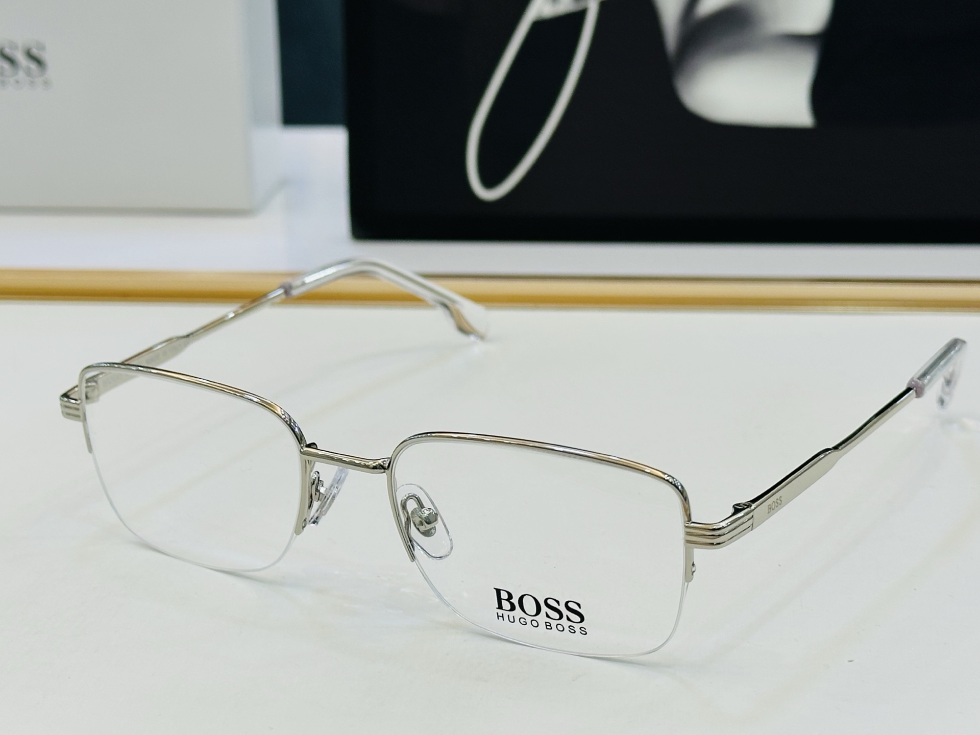 🆕 BOSS1799 Size：55口18-145 🕶🕶💋💋👣👣 高品质 不挑脸 🍁经典不过时框型 L品