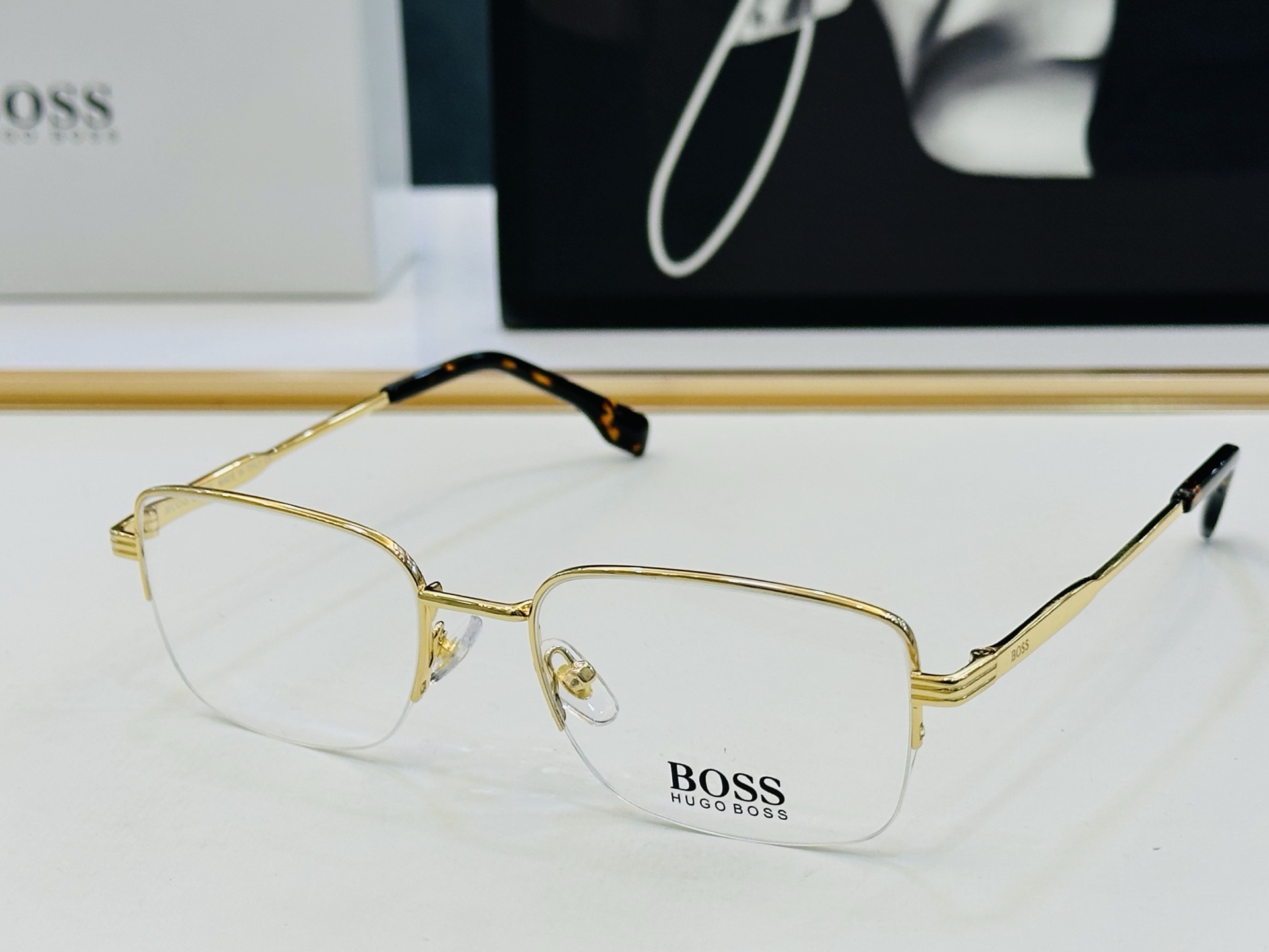 🆕 BOSS1799 Size：55口18-145 🕶🕶💋💋👣👣 高品质 不挑脸 🍁经典不过时框型 L品