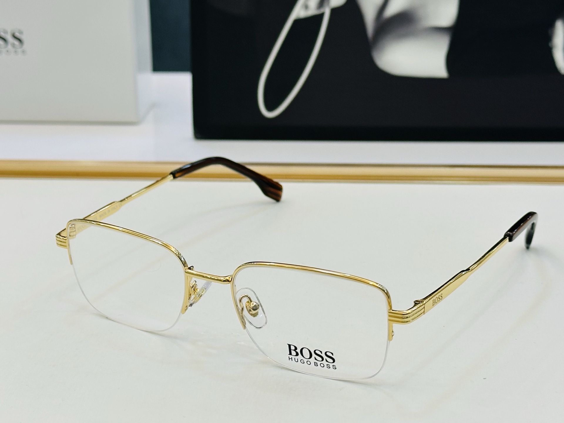 🆕 BOSS1799 Size：55口18-145 🕶🕶💋💋👣👣 高品质 不挑脸 🍁经典不过时框型 L品