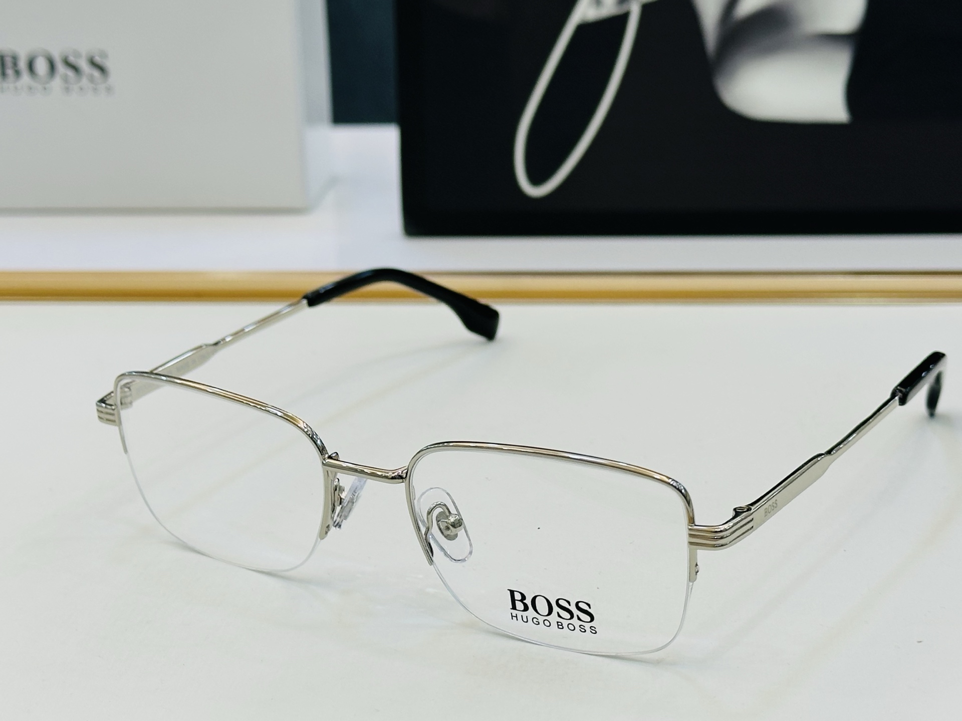 🆕 BOSS1799 Size：55口18-145 🕶🕶💋💋👣👣 高品质 不挑脸 🍁经典不过时框型 L品
