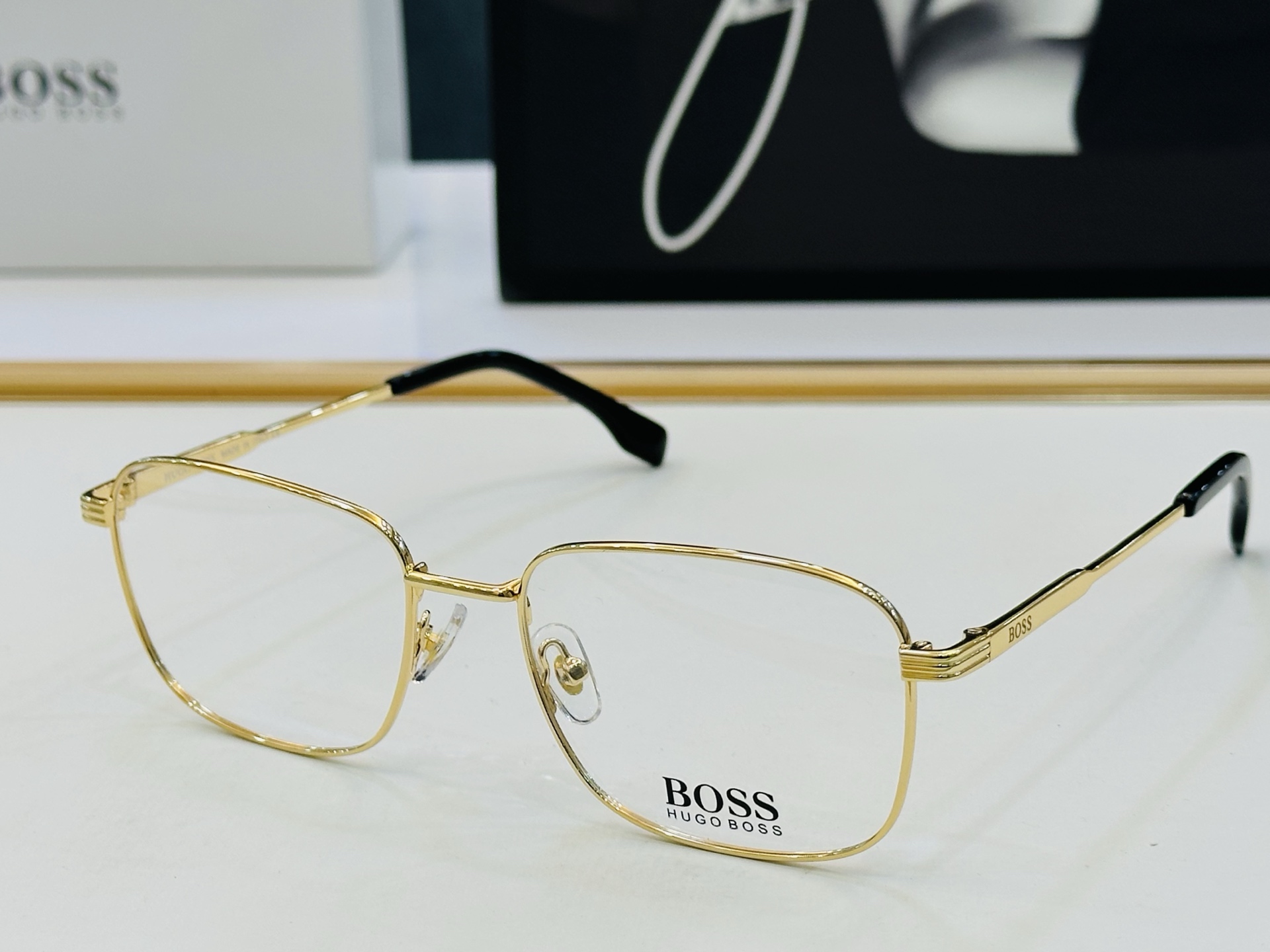 🆕 BOSS1798 Size：55口18-145 🕶🕶💋💋👣👣 高品质 不挑脸 🍁经典不过时框型 L品