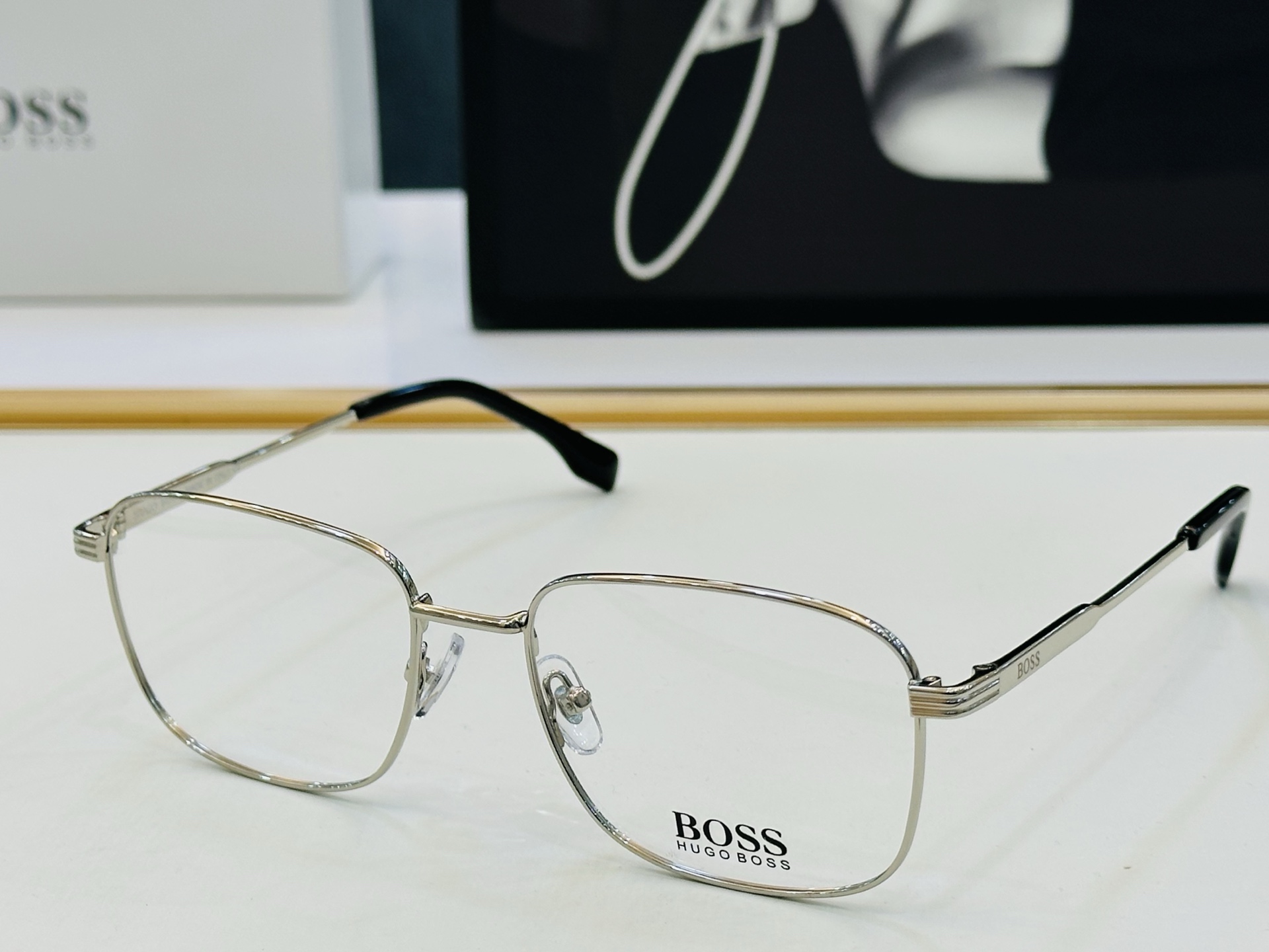 🆕 BOSS1798 Size：55口18-145 🕶🕶💋💋👣👣 高品质 不挑脸 🍁经典不过时框型 L品