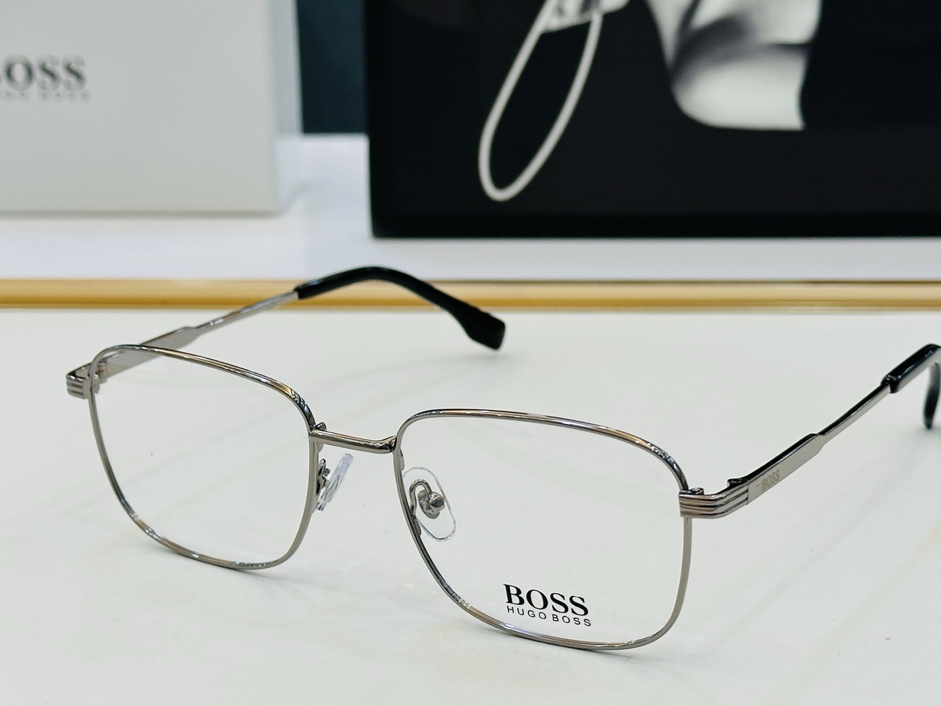 🆕 BOSS1798 Size：55口18-145 🕶🕶💋💋👣👣 高品质 不挑脸 🍁经典不过时框型 L品