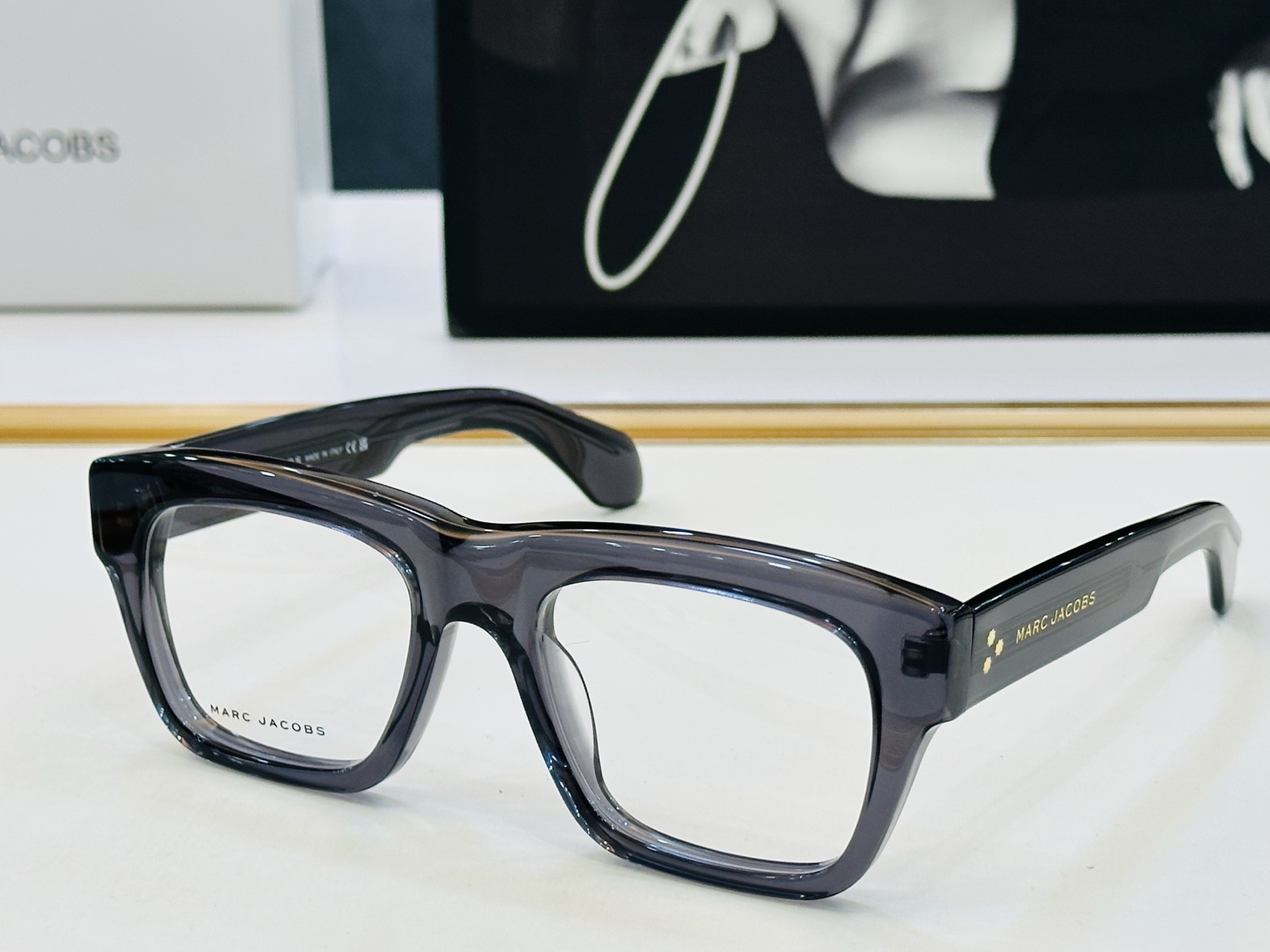 Marc jacobs 马杰家 MJ886 Size：56口17-145 采用今年流行的板材 Z完美设计