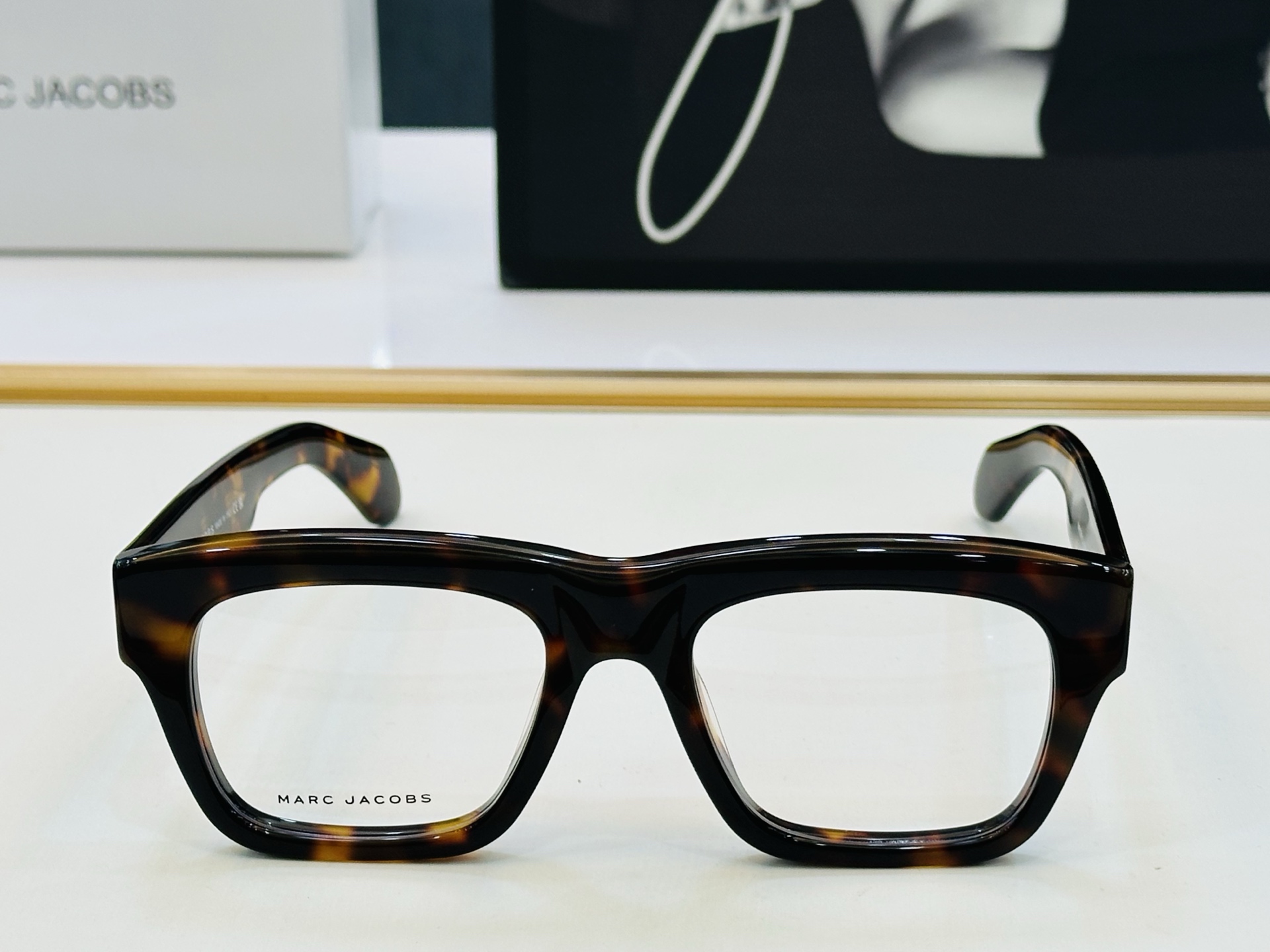 Marc jacobs 马杰家 MJ886 Size：56口17-145 采用今年流行的板材 Z完美设计