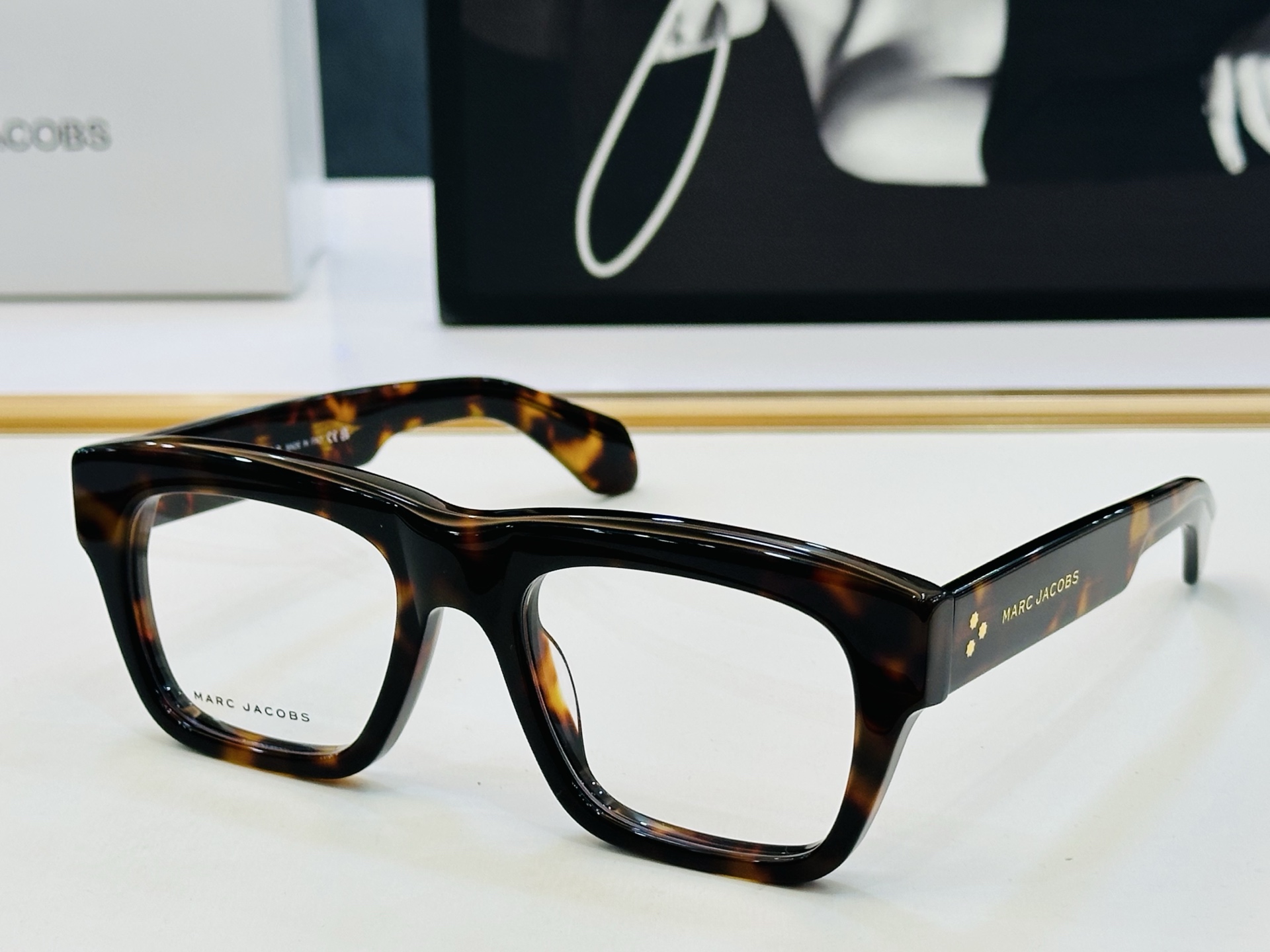 Marc jacobs 马杰家 MJ886 Size：56口17-145 采用今年流行的板材 Z完美设计