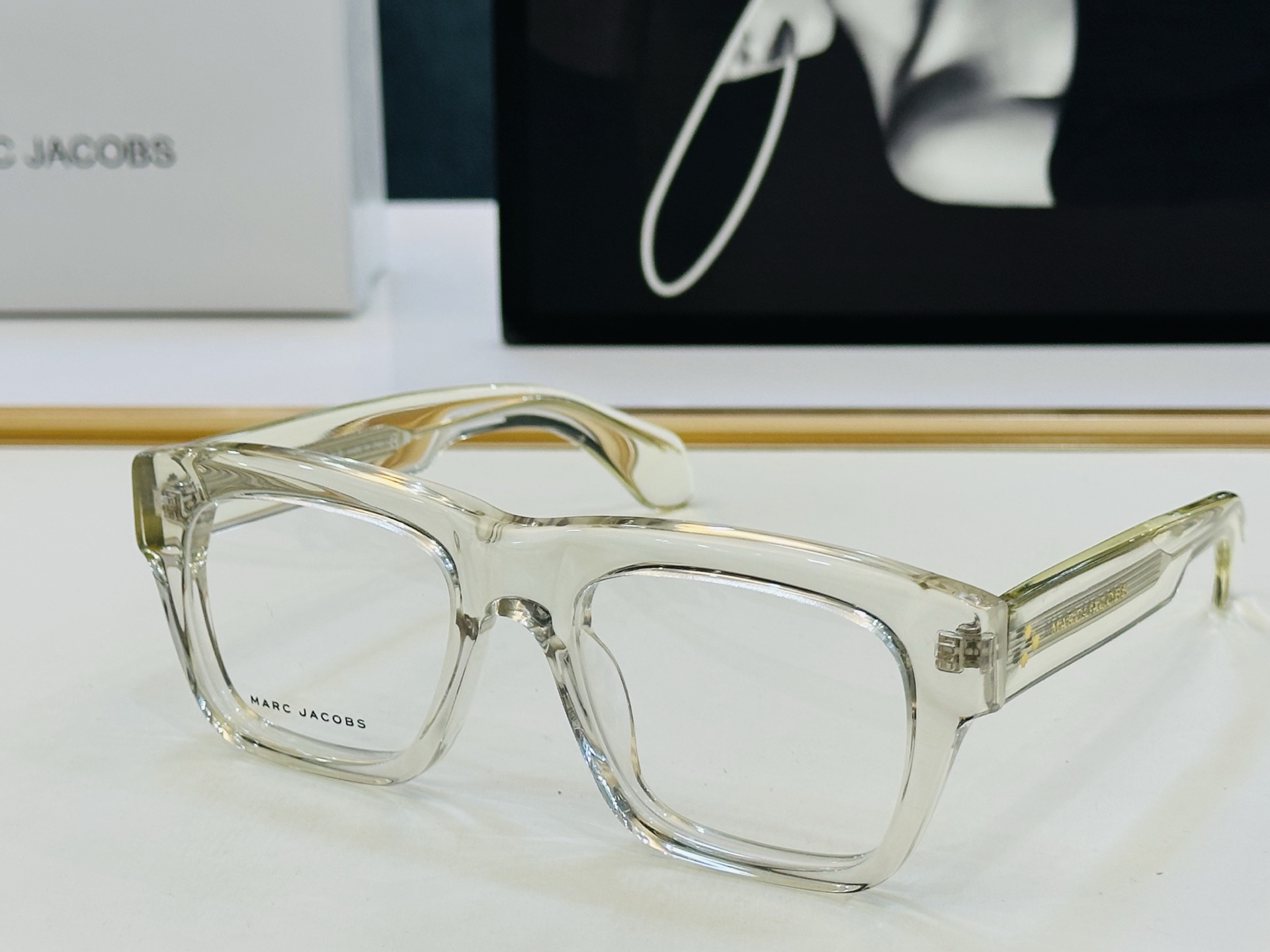 Marc jacobs 马杰家 MJ886 Size：56口17-145 采用今年流行的板材 Z完美设计