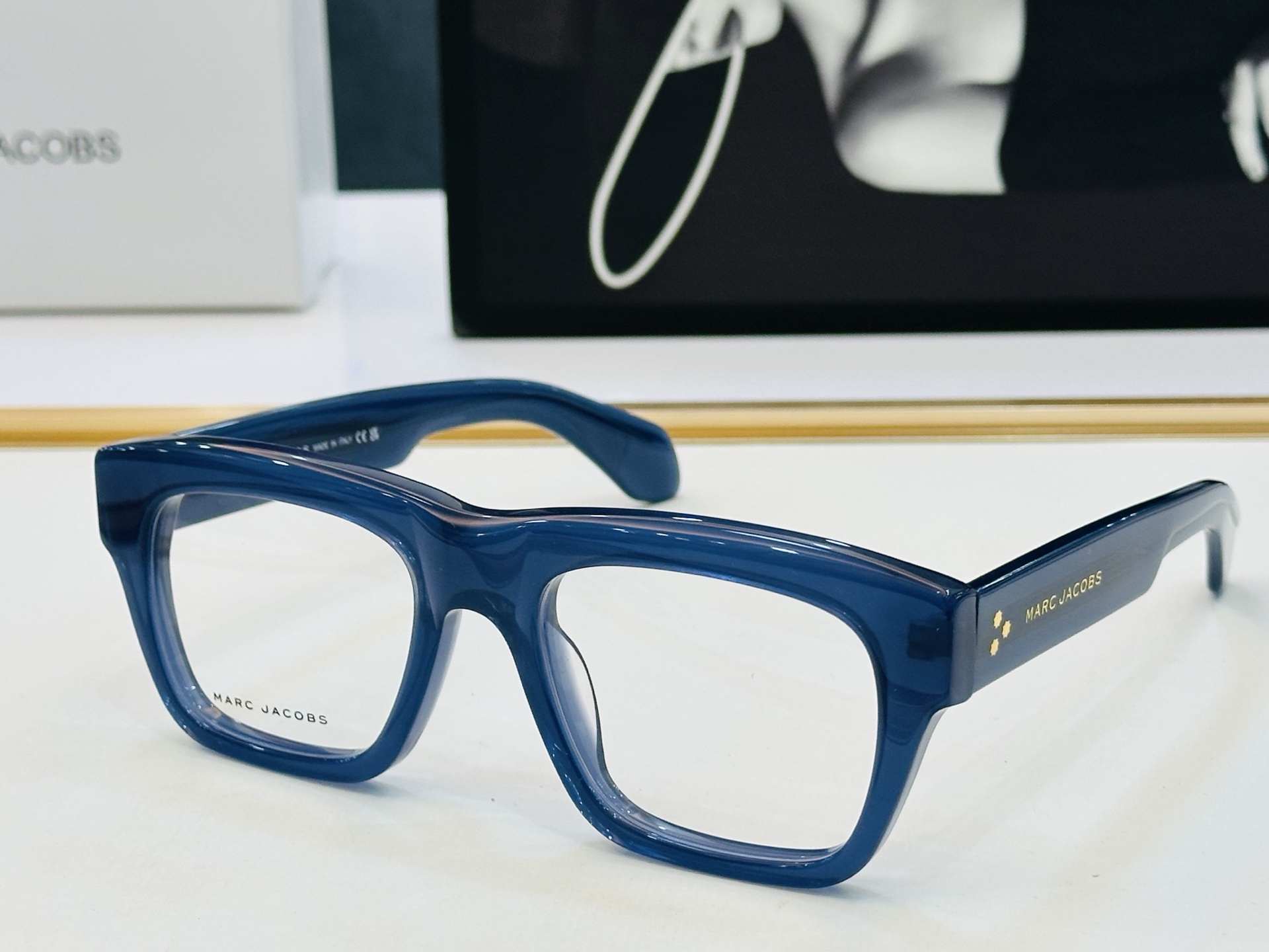 Marc jacobs 马杰家 MJ886 Size：56口17-145 采用今年流行的板材 Z完美设计