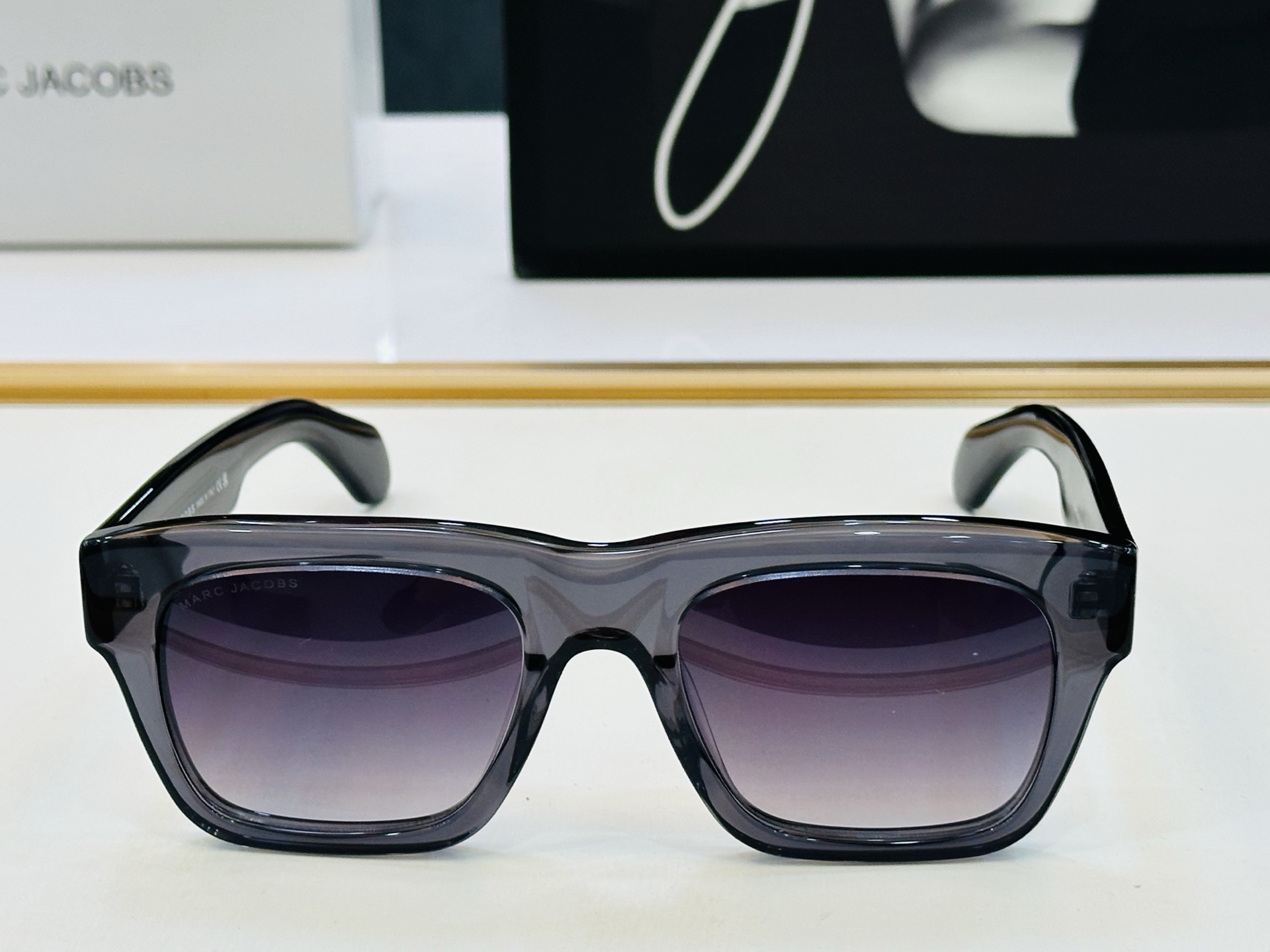 Marc jacobs 马杰家 MJ886 Size：56口17-145 采用今年流行的板材 Z完美设计