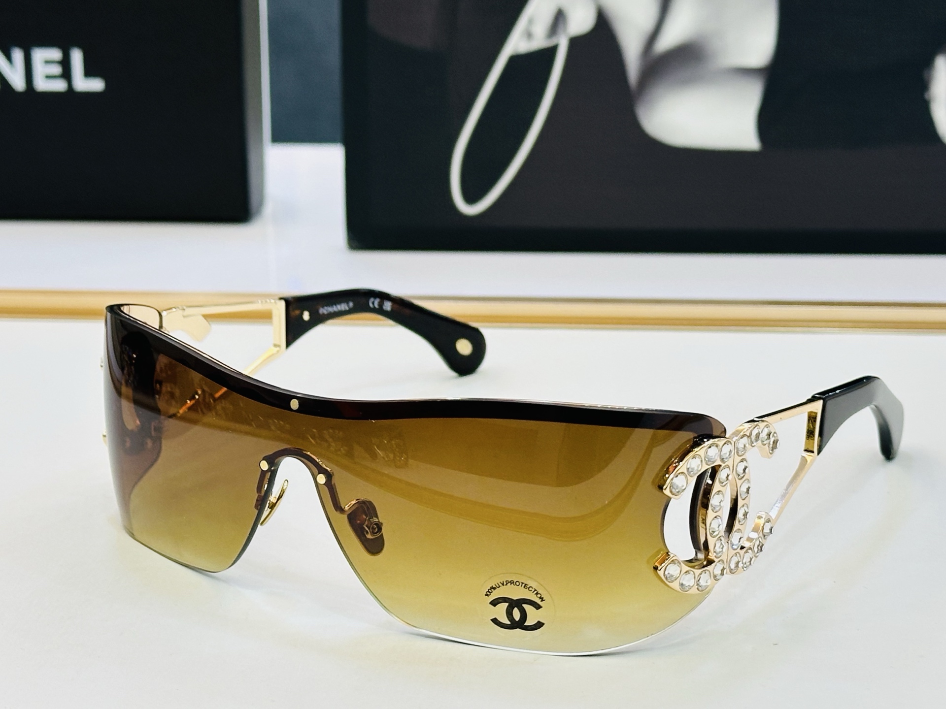 CHANE*香家 CH9579 SIZE：142口118 潮流爆款 太阳镜 😍😍高品质 佩戴舒适 FD墨