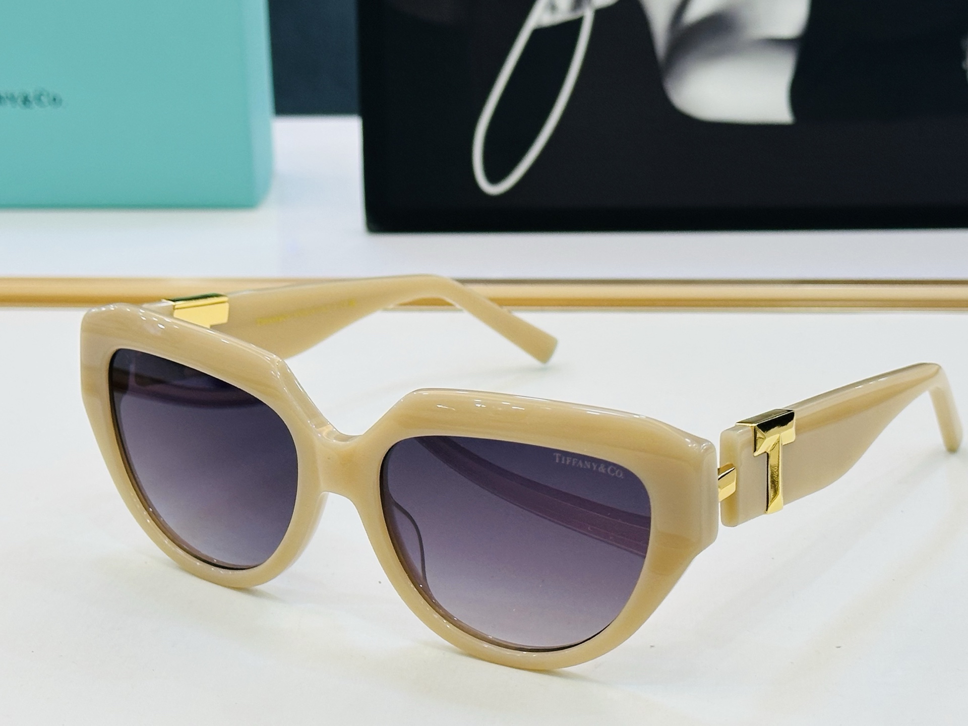 蒂芙家 Tiffany & CO. TF4238U Size：57口18-143 时尚太阳镜架 👍b多色
