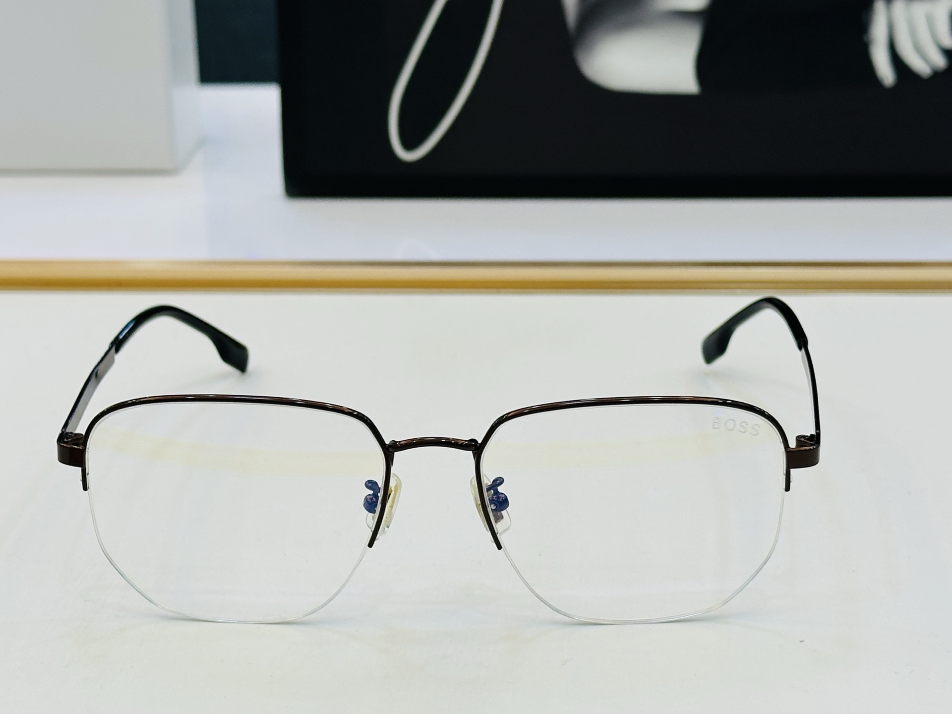 🆕 BOSS 1538/F Size：57口17-140 太阳眼镜 🕶🕶💋高品质 经典不过时框型 C品质