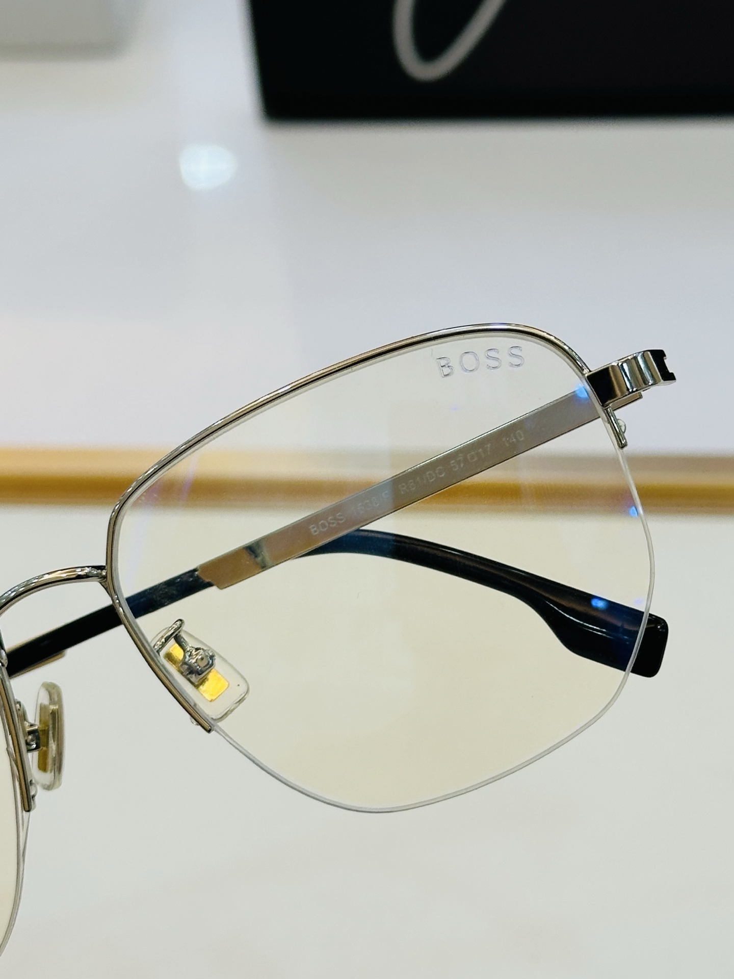 🆕 BOSS 1538/F Size：57口17-140 太阳眼镜 🕶🕶💋高品质 经典不过时框型 C品质